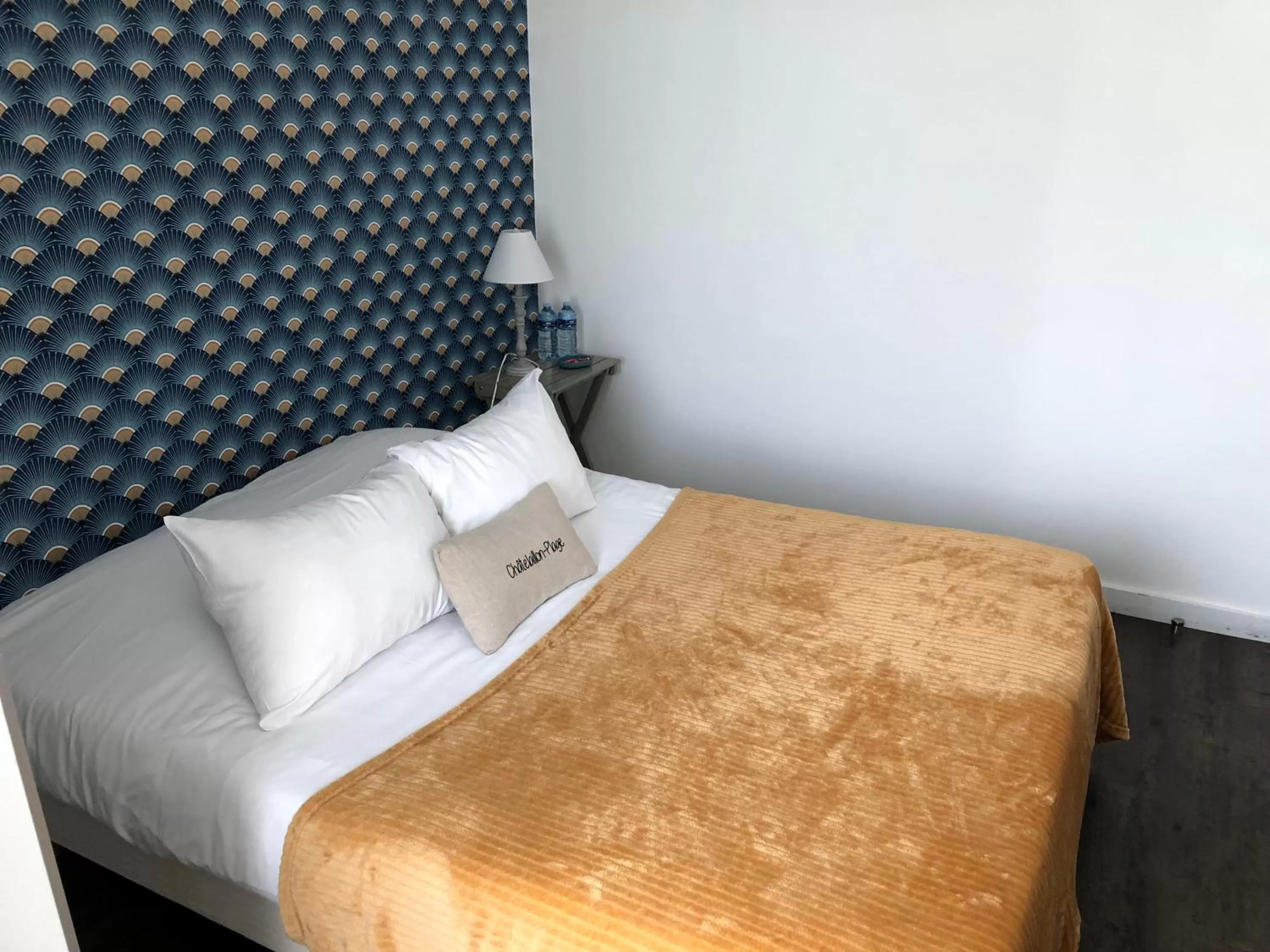 Bed in Hôtel Restaurant L'Atelier des Cousins