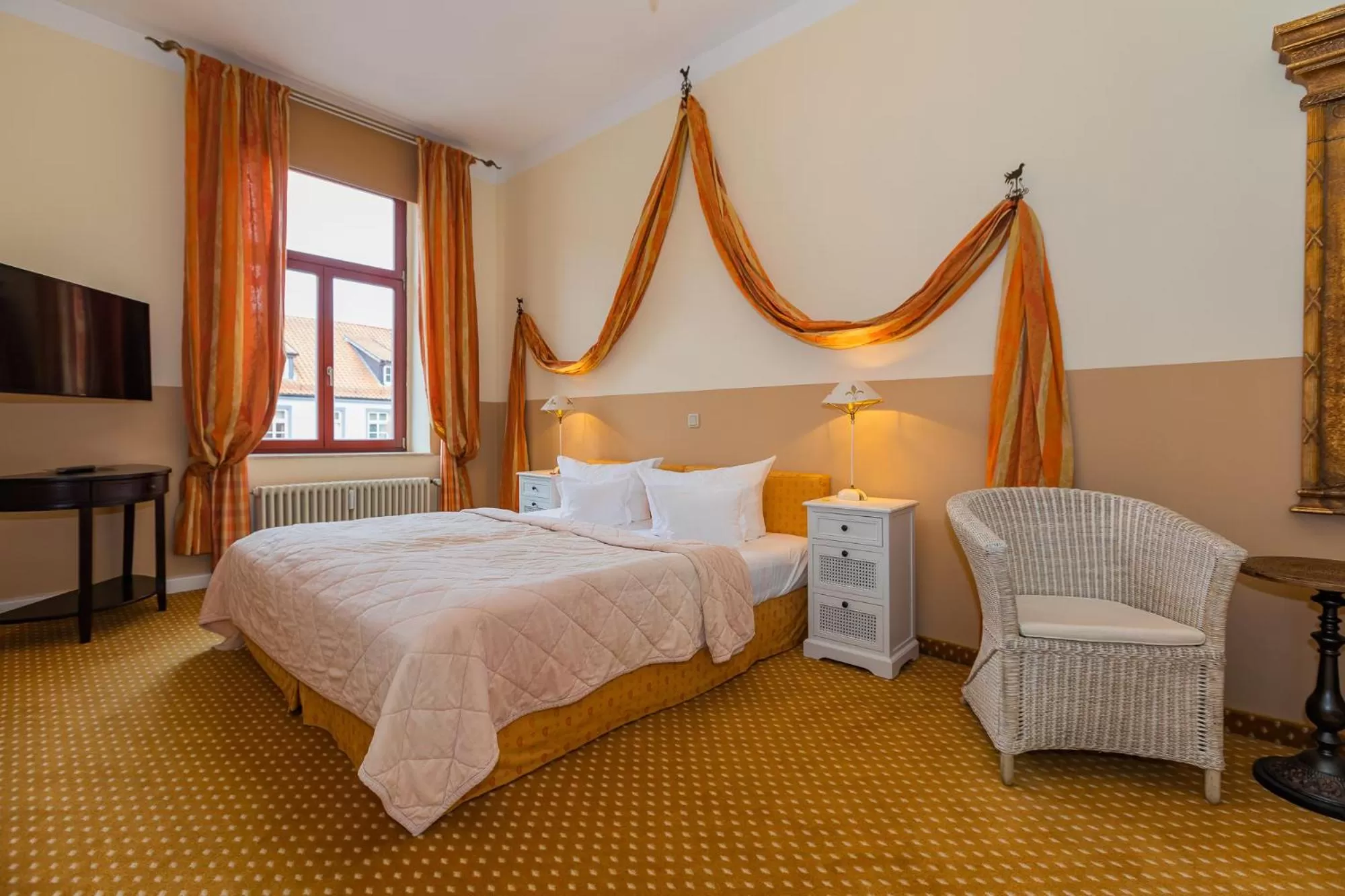 Photo of the whole room, Bed in Hotel Zum Bär