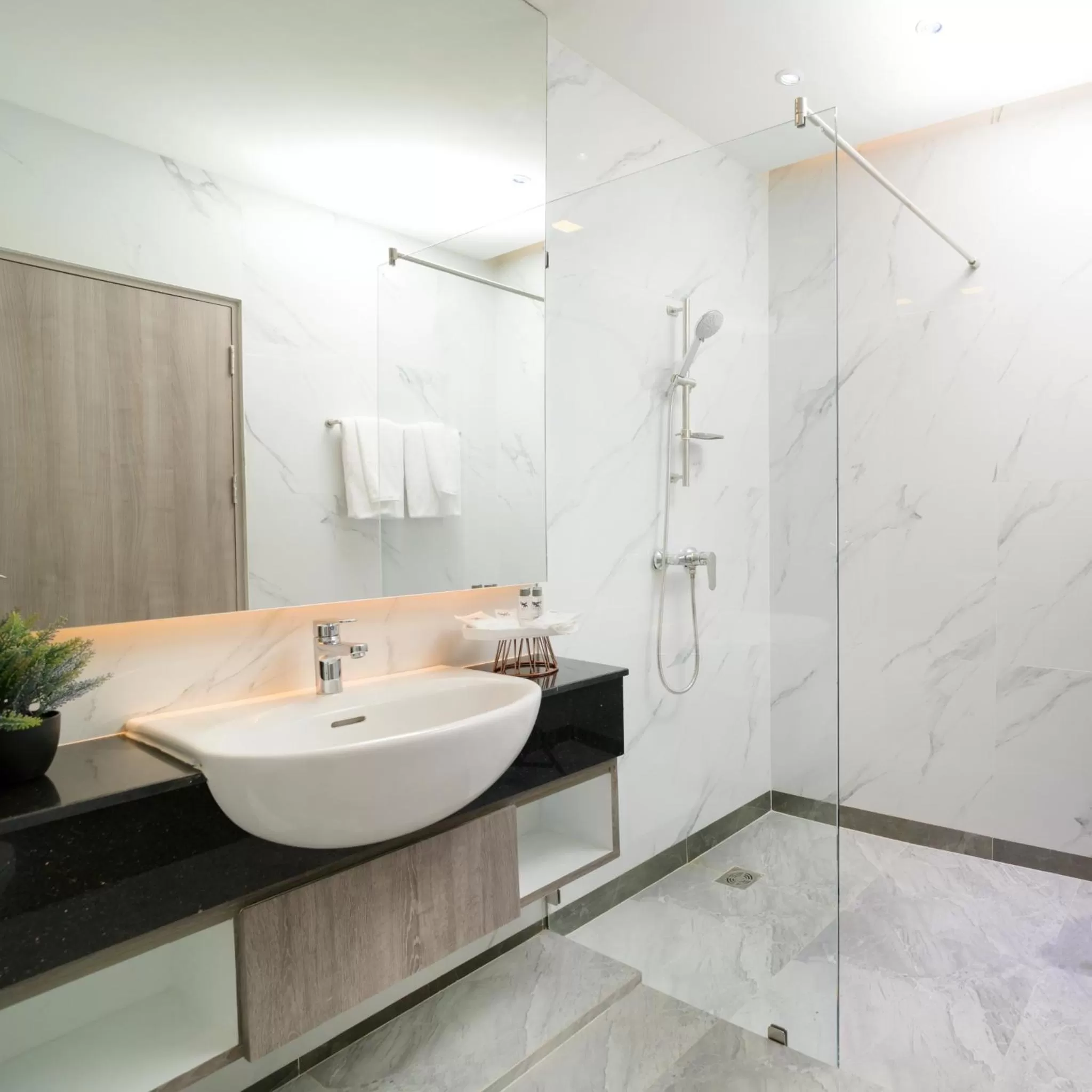 Shower in Moose Hotel Chiangmai