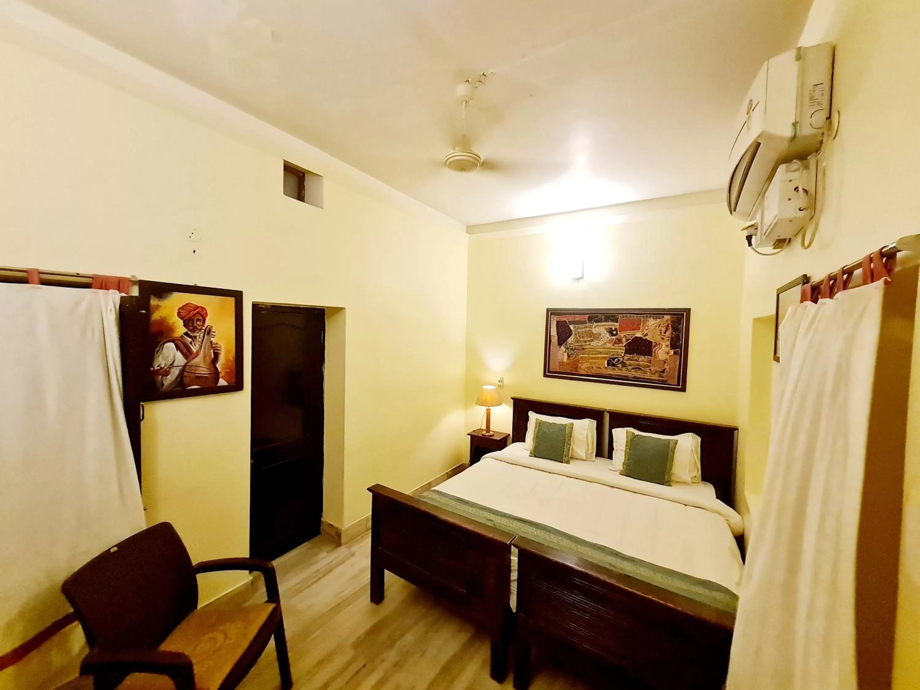 Bed in Hotel Shahi Garh