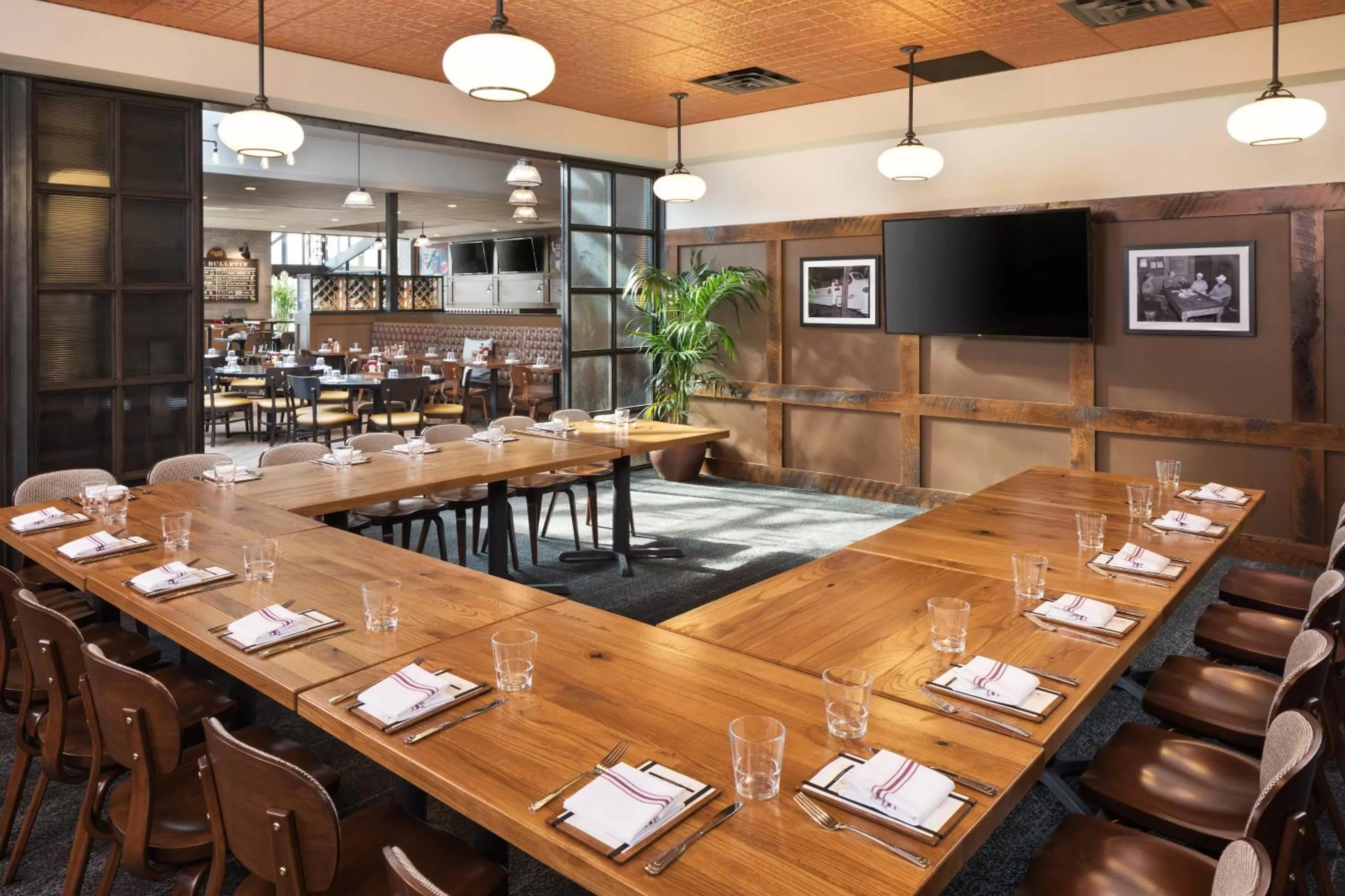 Restaurant/places to eat in Delta Hotels by Marriott Minneapolis Northeast