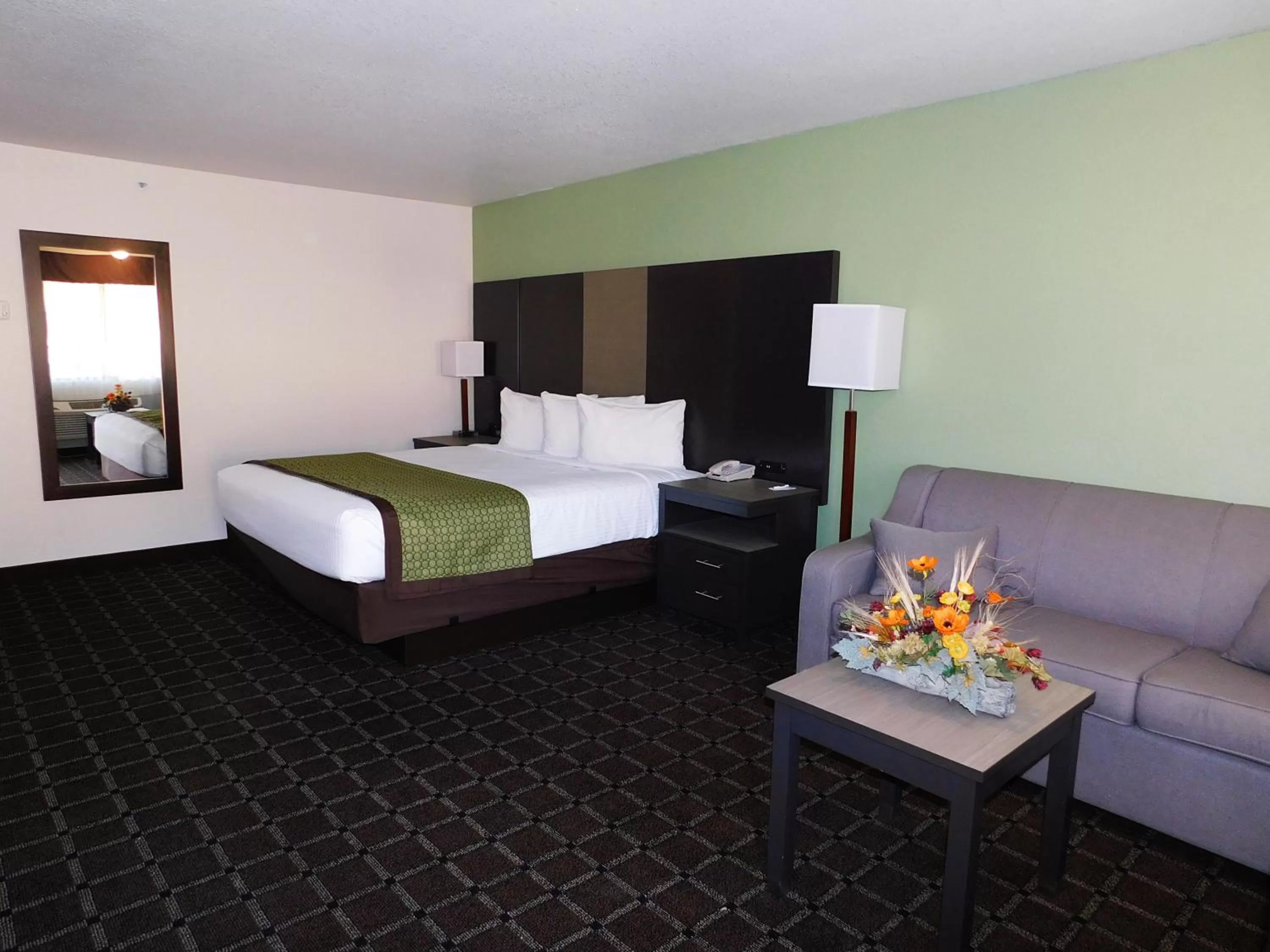 Bed in Travelodge by Wyndham Angels Camp CA