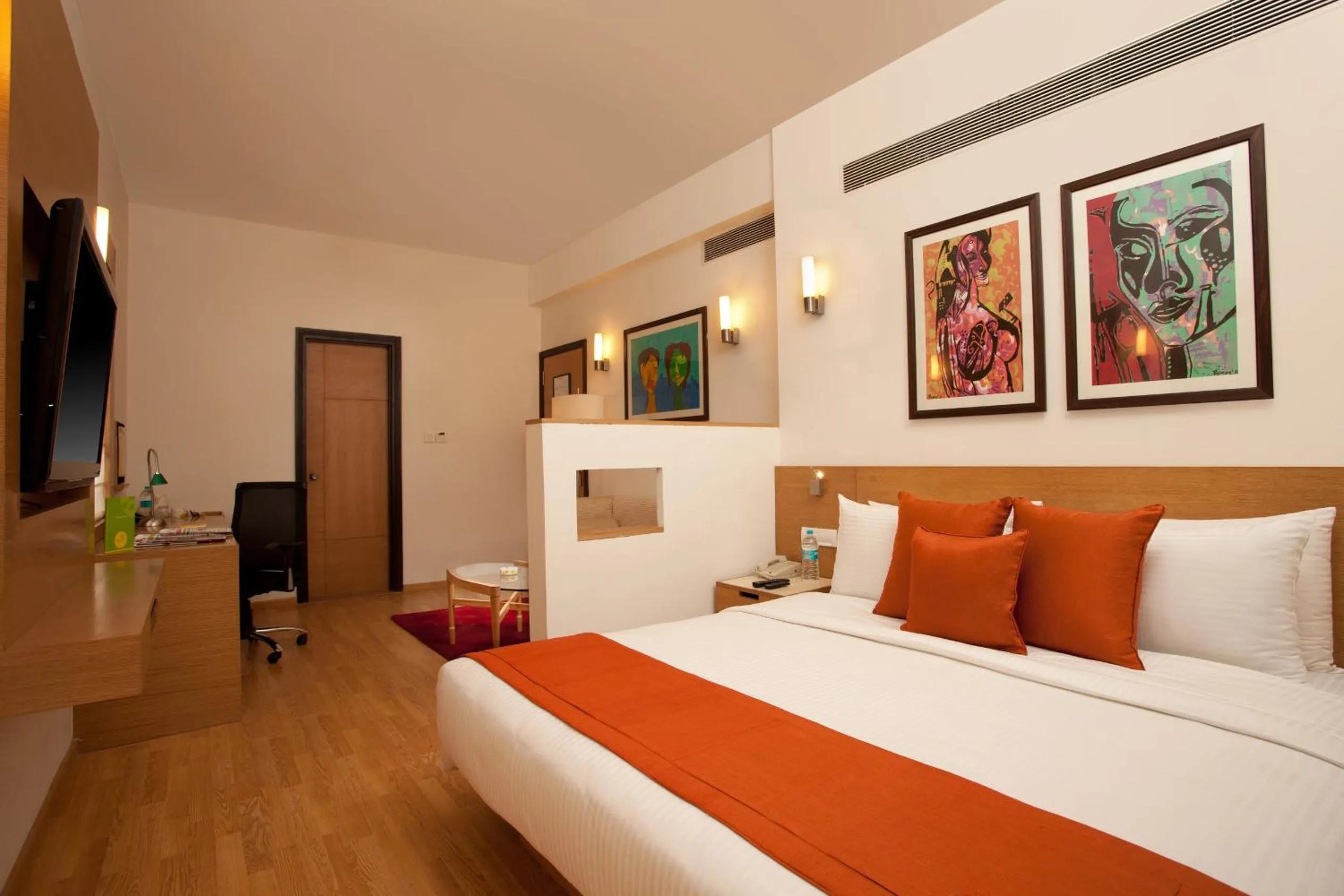 Bedroom, Bed in Lemon Tree Hotel, Udyog Vihar, Gurugram