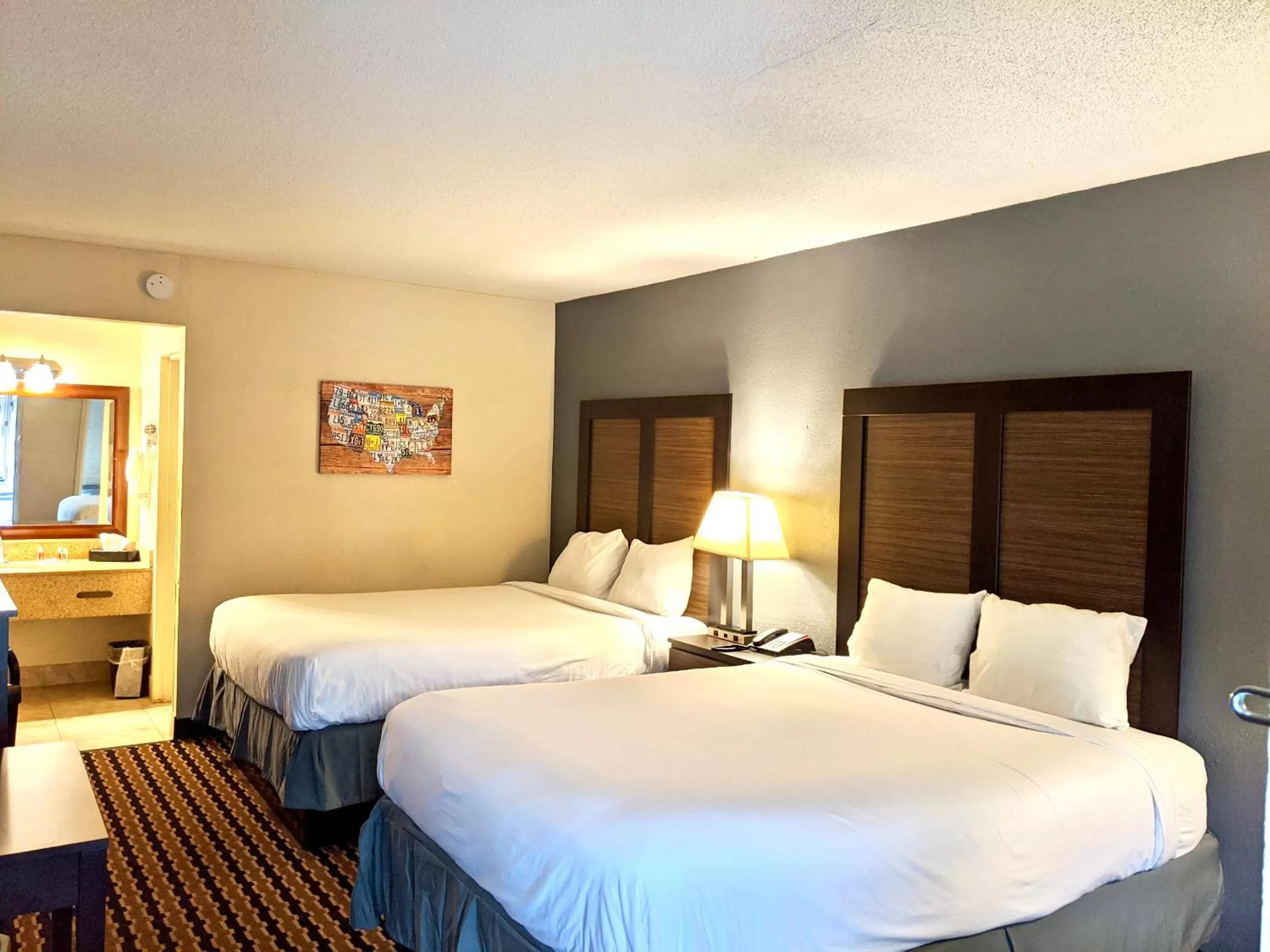 Bedroom, Bed in Econo Lodge Forest City