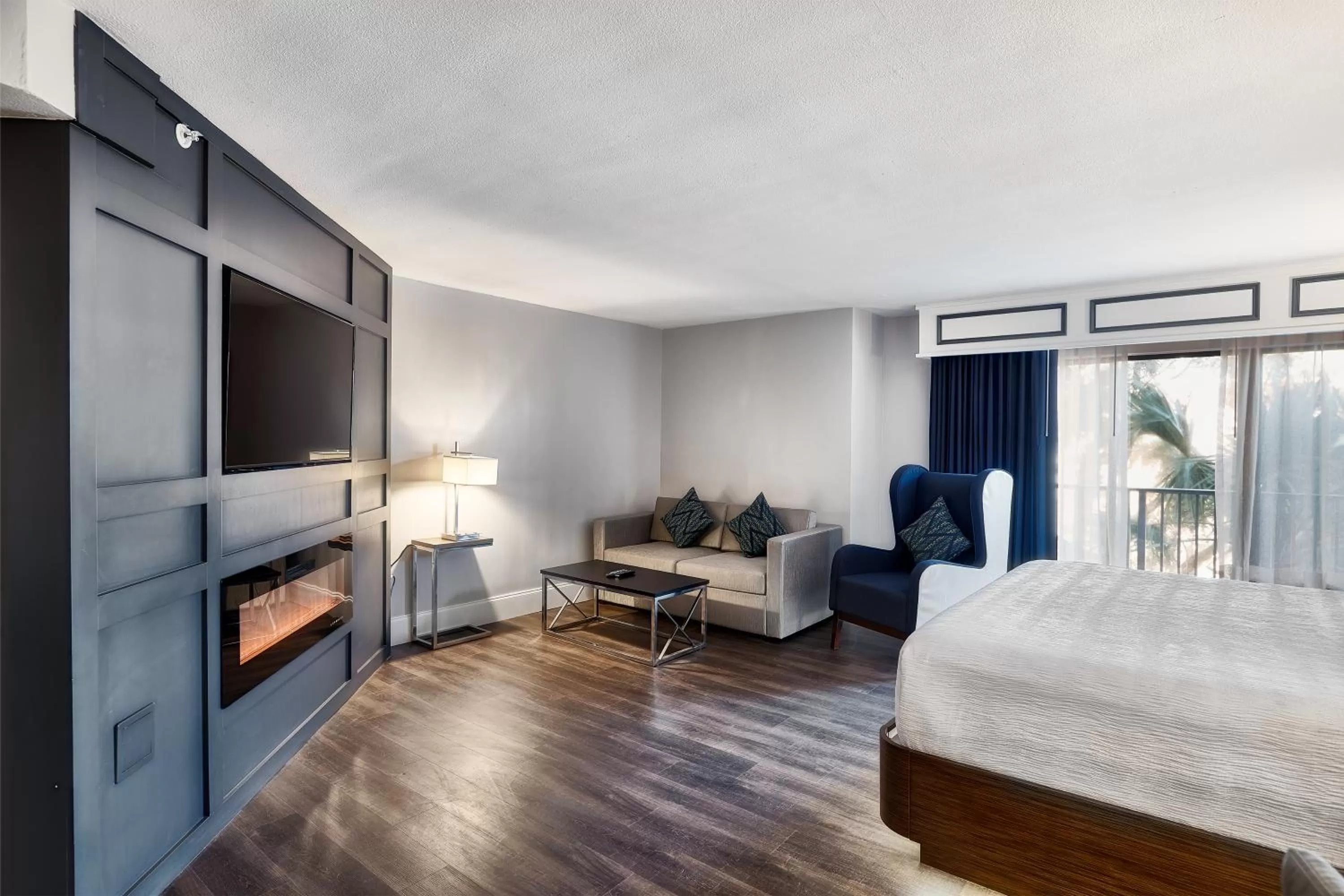 King Suite with Sofa Bed - Non-Smoking in DoubleTree by Hilton Hilton Head Island