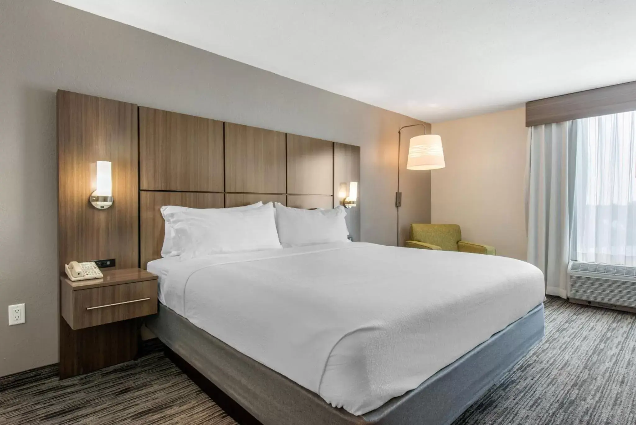 King Room - Hearing Accessible with Roll-In Shower/Non-Smoking in Holiday Inn Melbourne-Viera Conference Ctr, an IHG Hotel King Room - Hearing Accessible with Roll-In Shower/Non-Smoking in Holiday Inn Melbourne-Viera Conference Ctr, an IHG Hotel