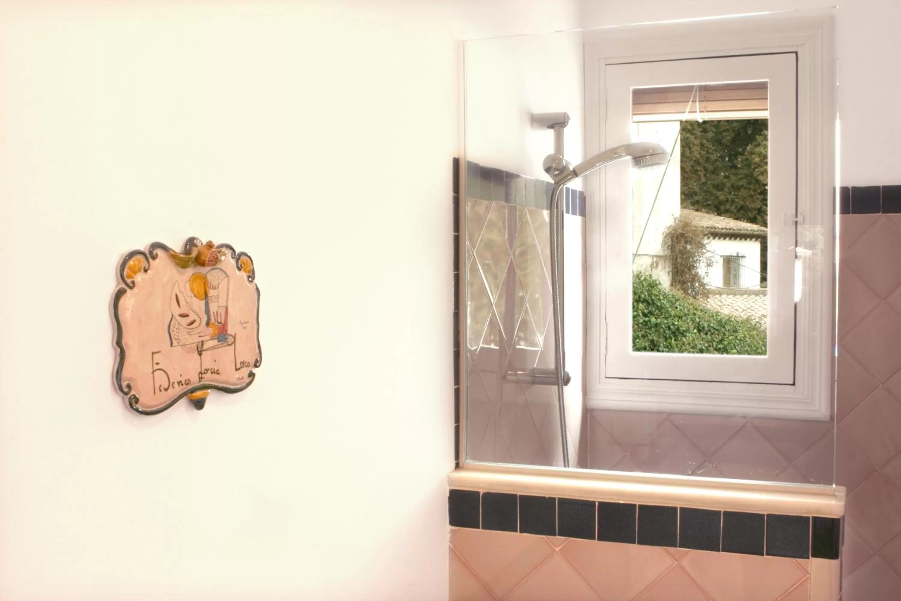 Shower in Carmen de la Alcubilla del Caracol