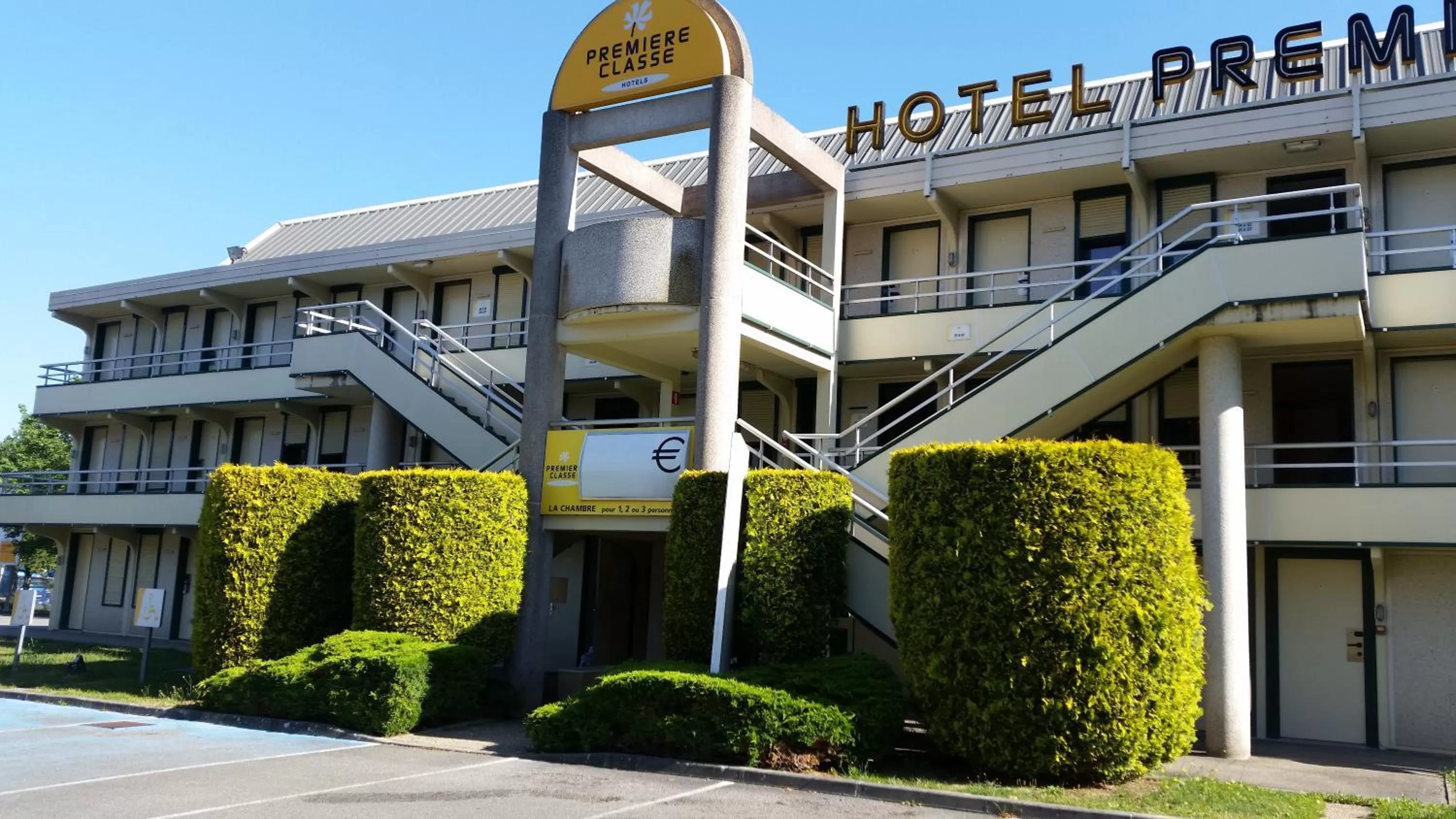 Facade/entrance in Premiere Classe Limoges Nord