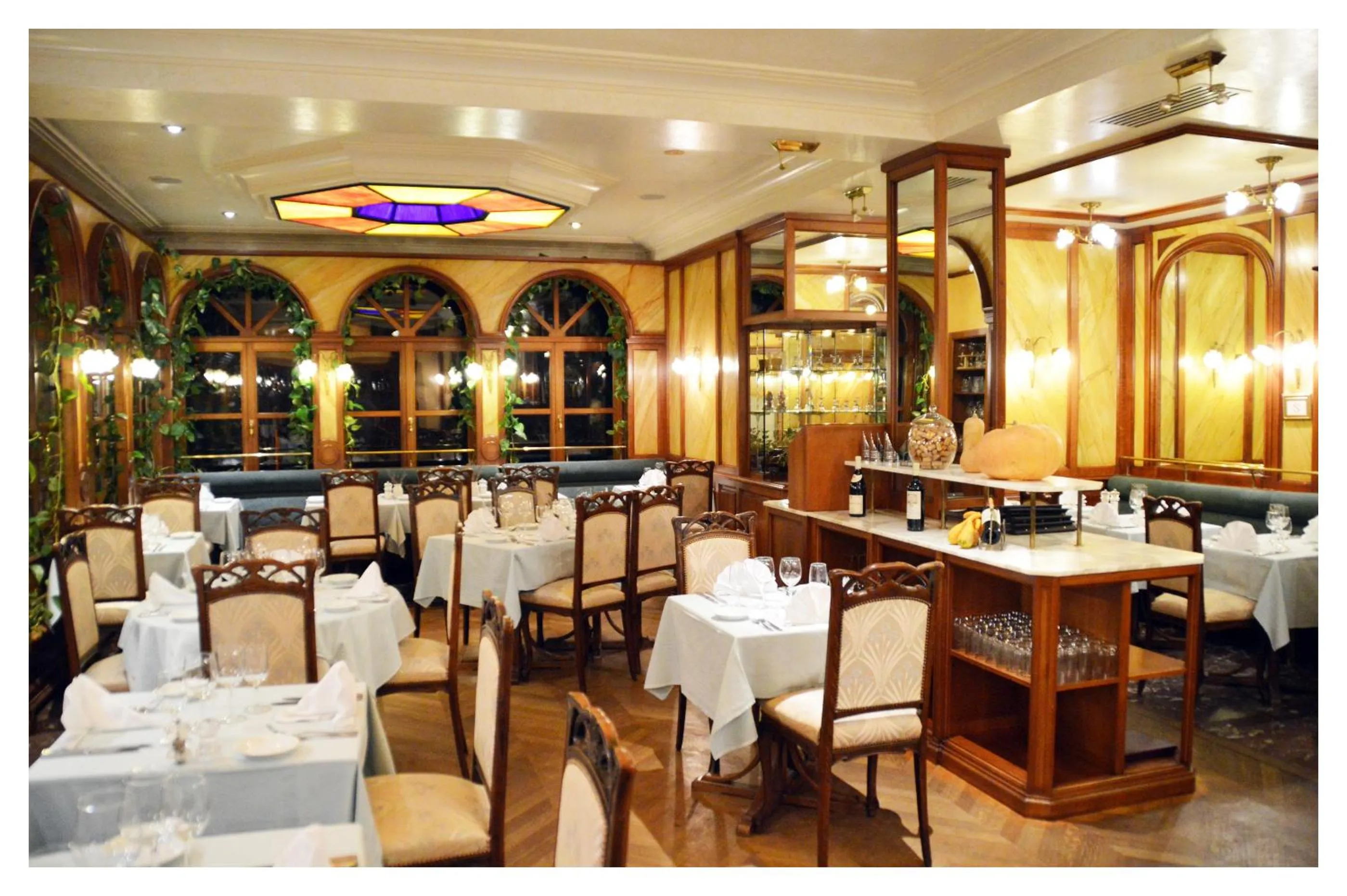 Restaurant/Places to Eat in Hotel La Porte de France