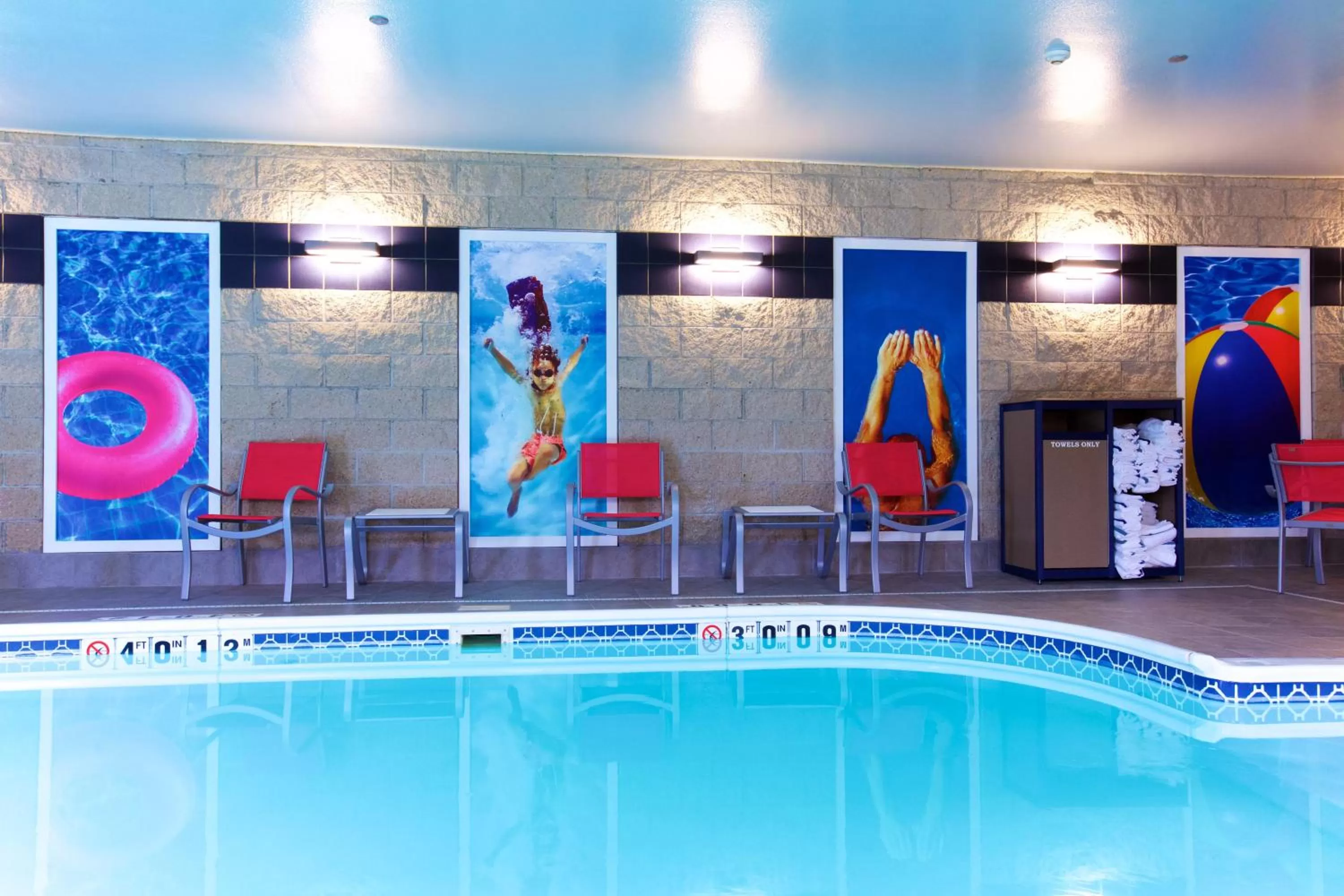 Swimming pool in Holiday Inn Express Fargo - West Acres by IHG