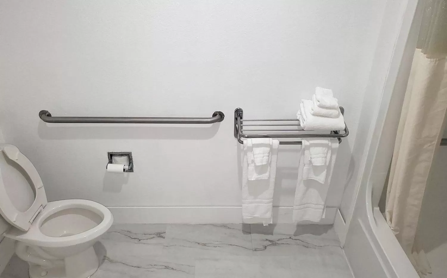 Bathroom in Coratel Inn & Suites by Jasper New Braunfels IH-35 EXT 189