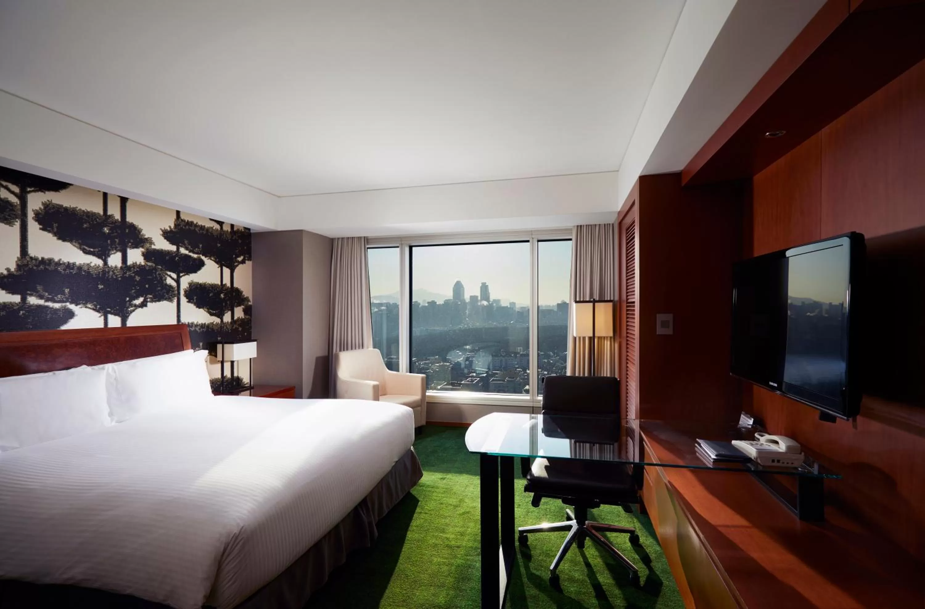 Photo of the whole room, TV/Entertainment Center in InterContinental Seoul COEX, an IHG Hotel