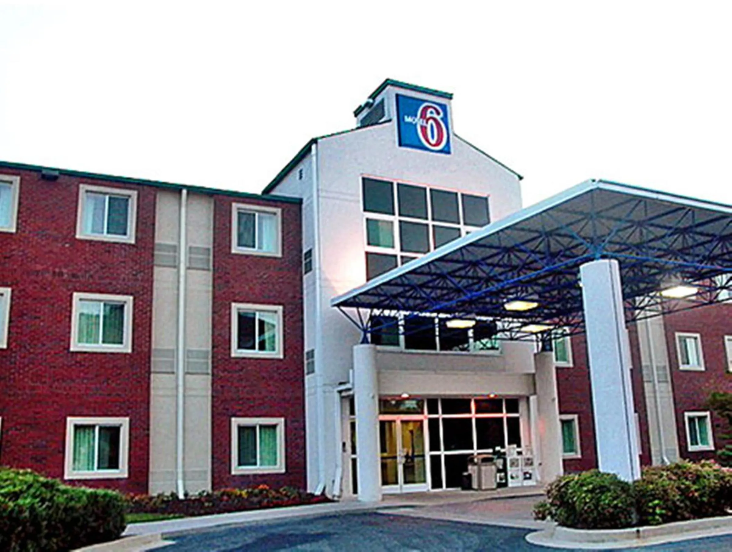 Property building in Motel 6-Newport, TN