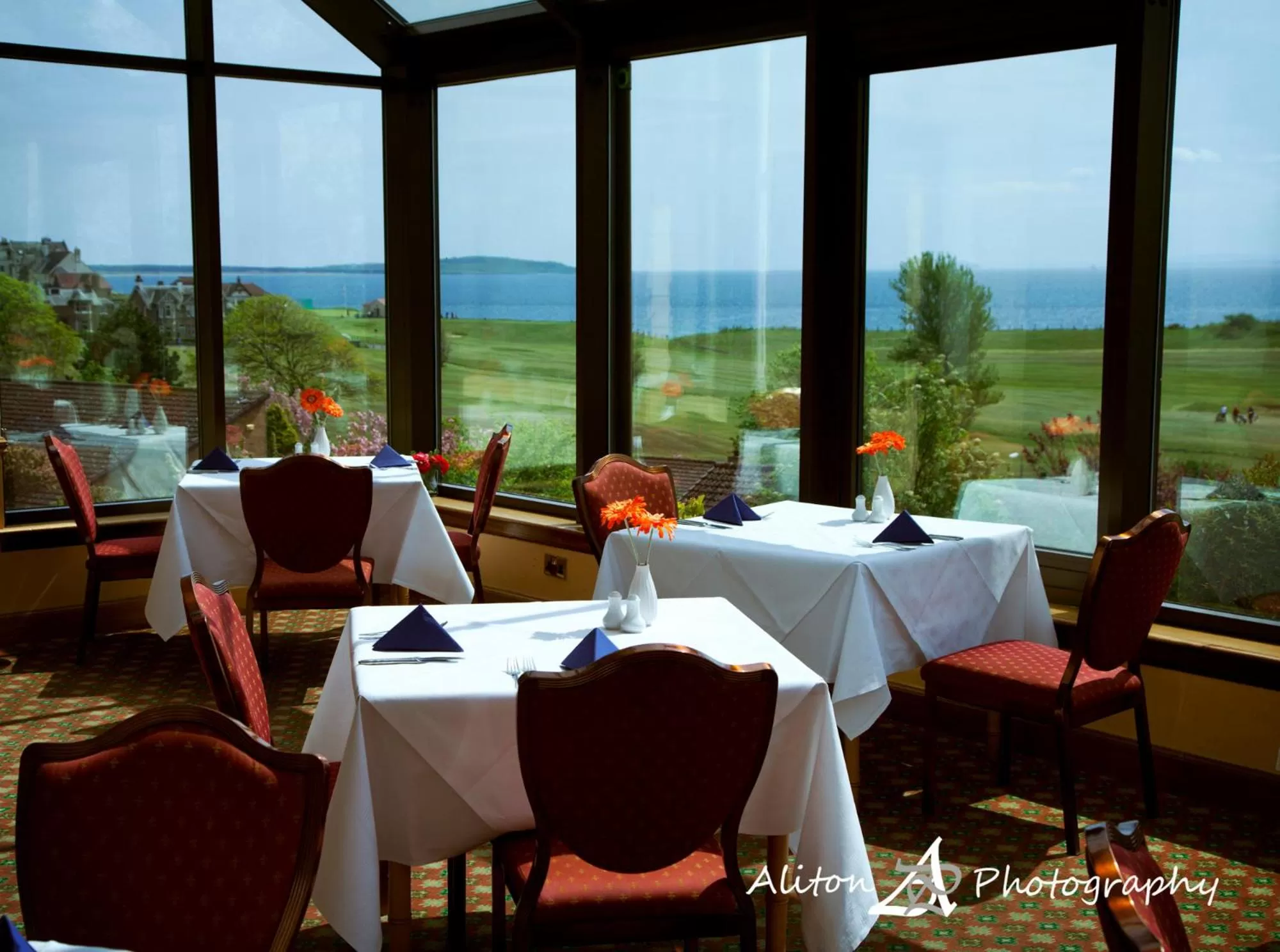 Restaurant/places to eat in Old Manor Hotel