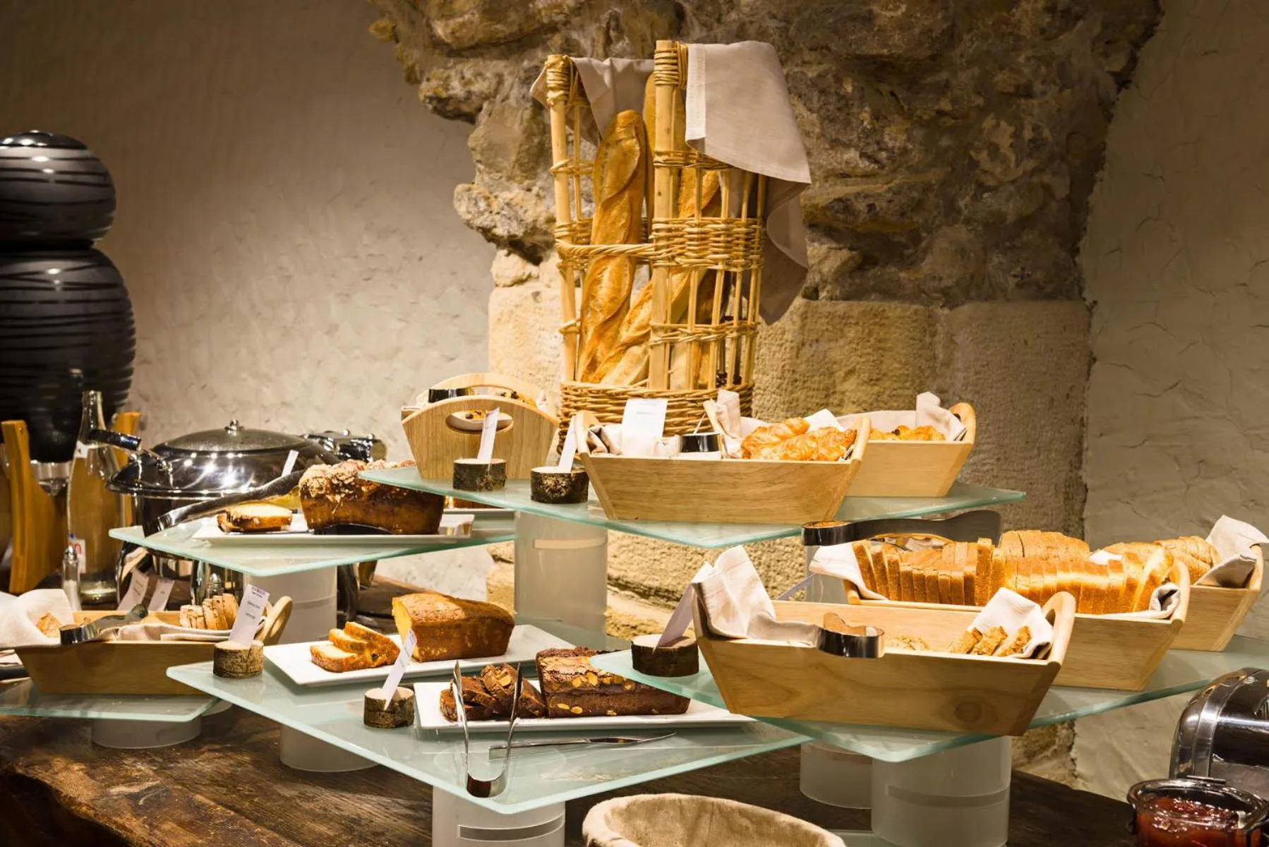 Restaurant/places to eat in Moulin de Vernègues Hôtel & Spa