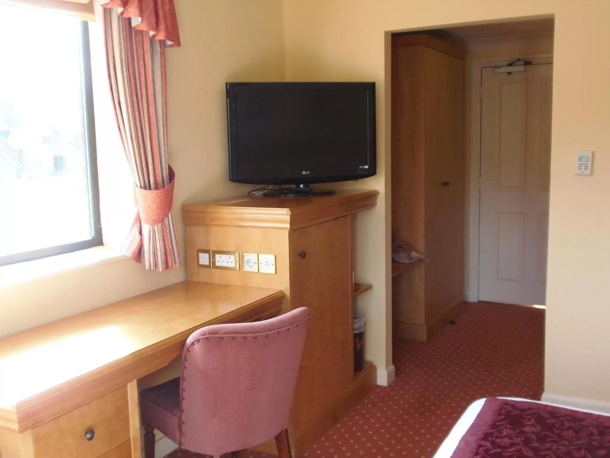 Photo of the whole room, Bed in Lakeside International Hotel