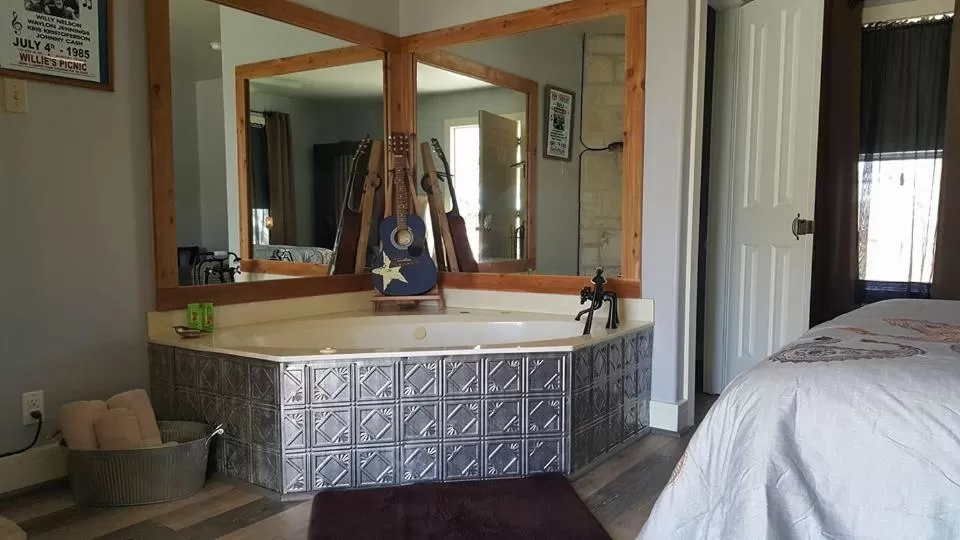 Bathroom in Full Moon Inn