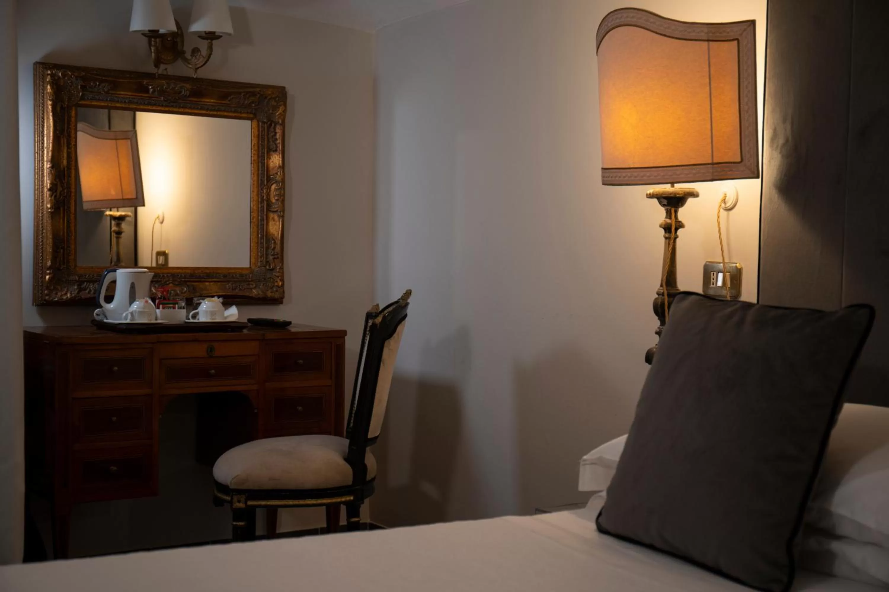 Living room, Bed in Hotel Villa Taormina