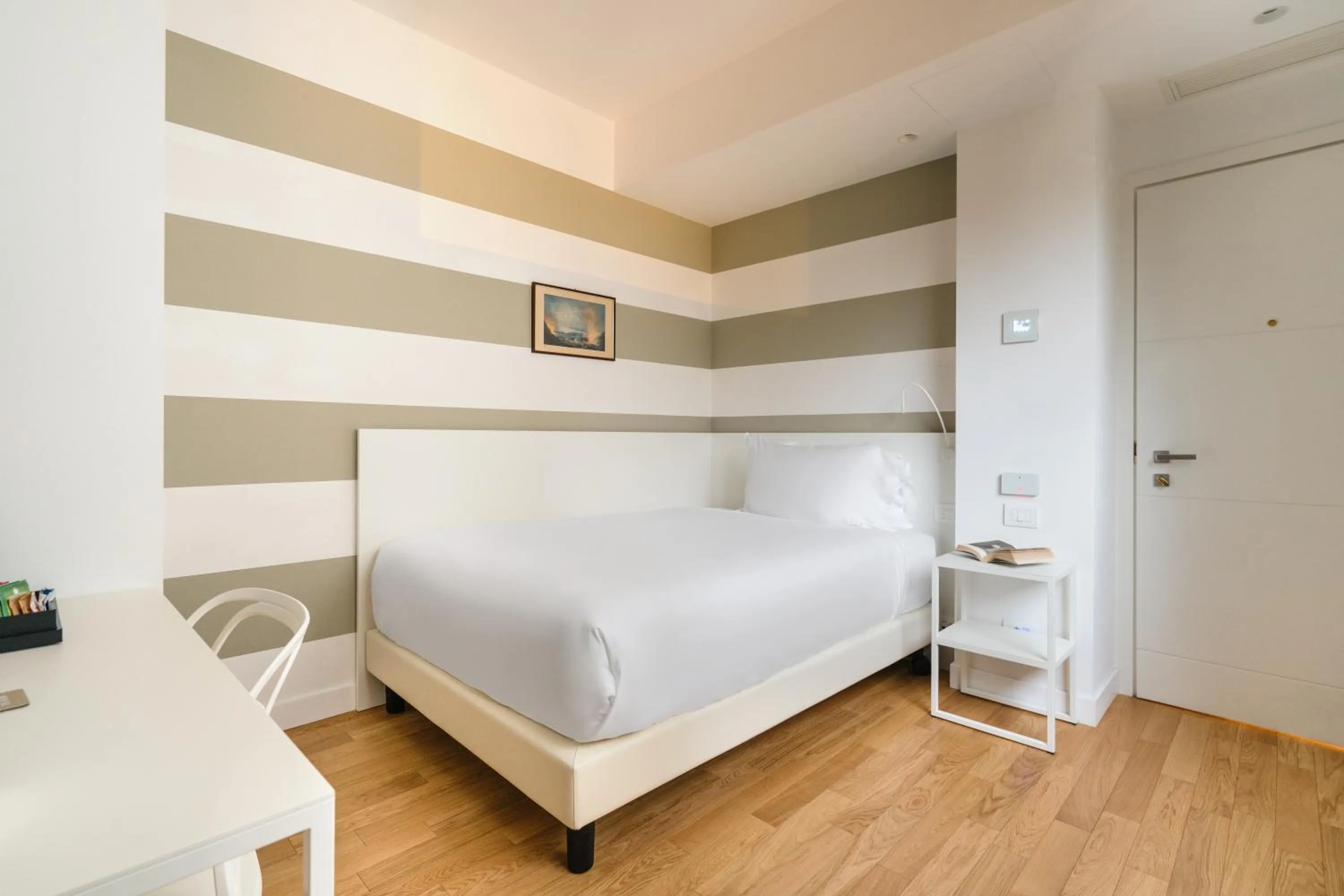 Bathroom, Bed in Hotel Morfeo