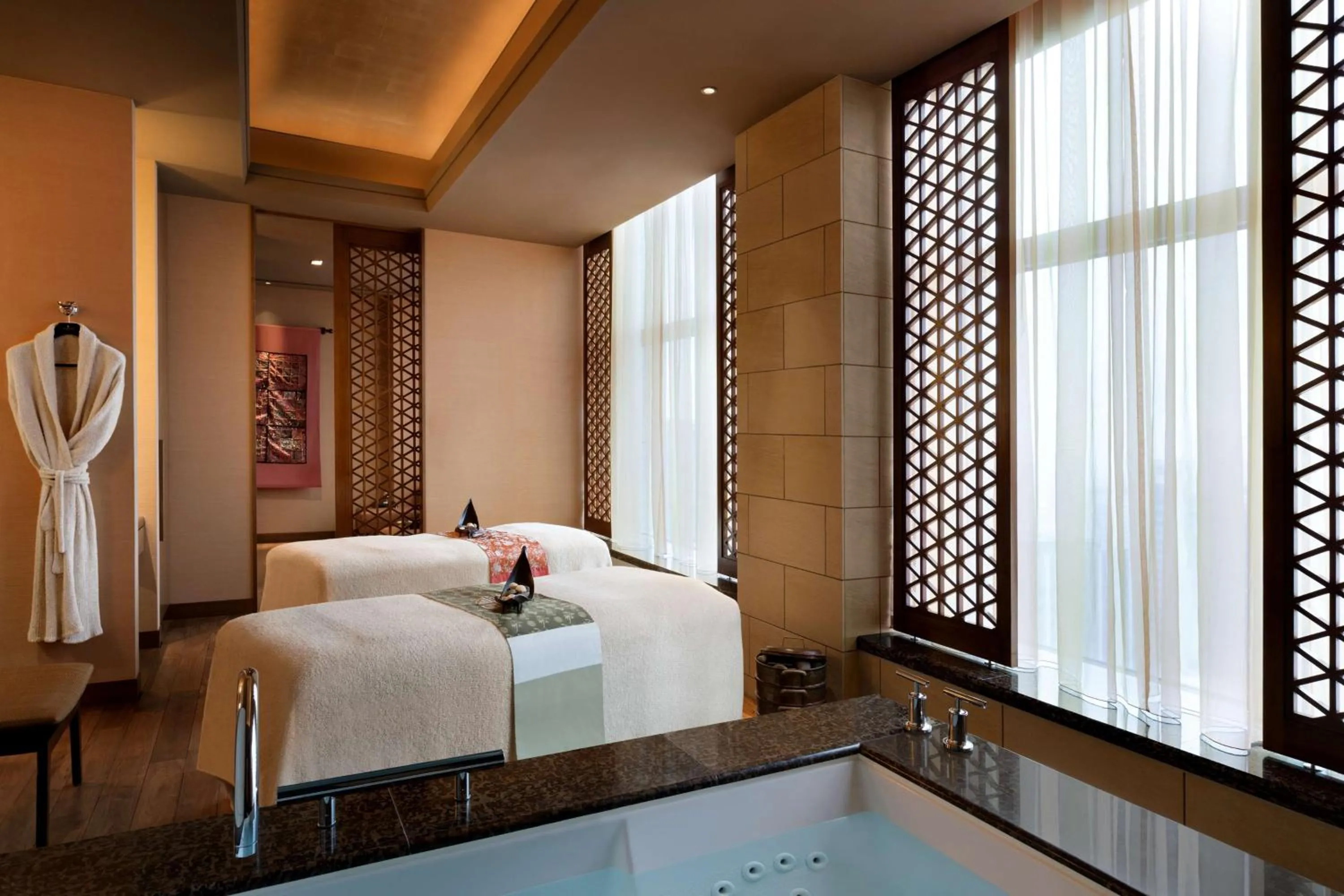 Spa and wellness centre/facilities, Bed in Shangri-La Tokyo