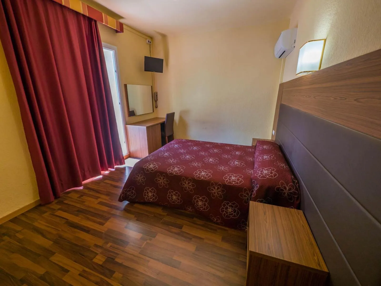 Bed in Hotel Golden Sand