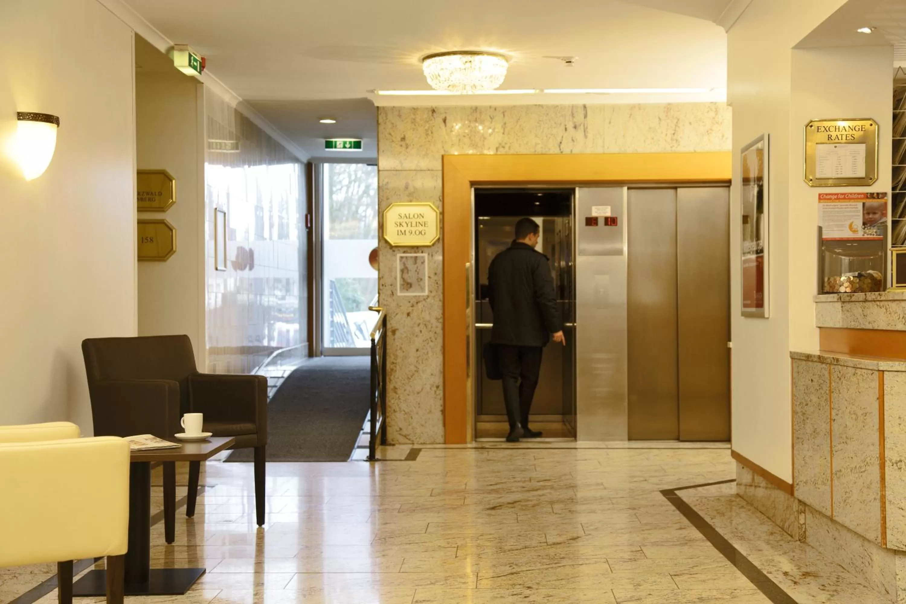 Lobby or reception in SOALTEE Hotel by Trip Inn Frankfurt Messe Tagungshotel