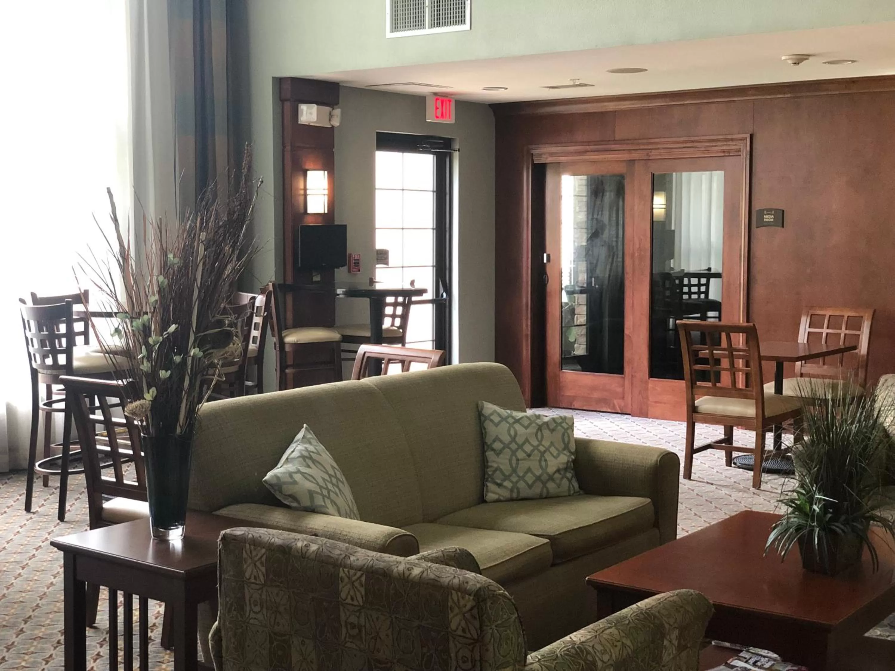 Communal lounge/ TV room in WeStay Suites - Covington/Mandeville