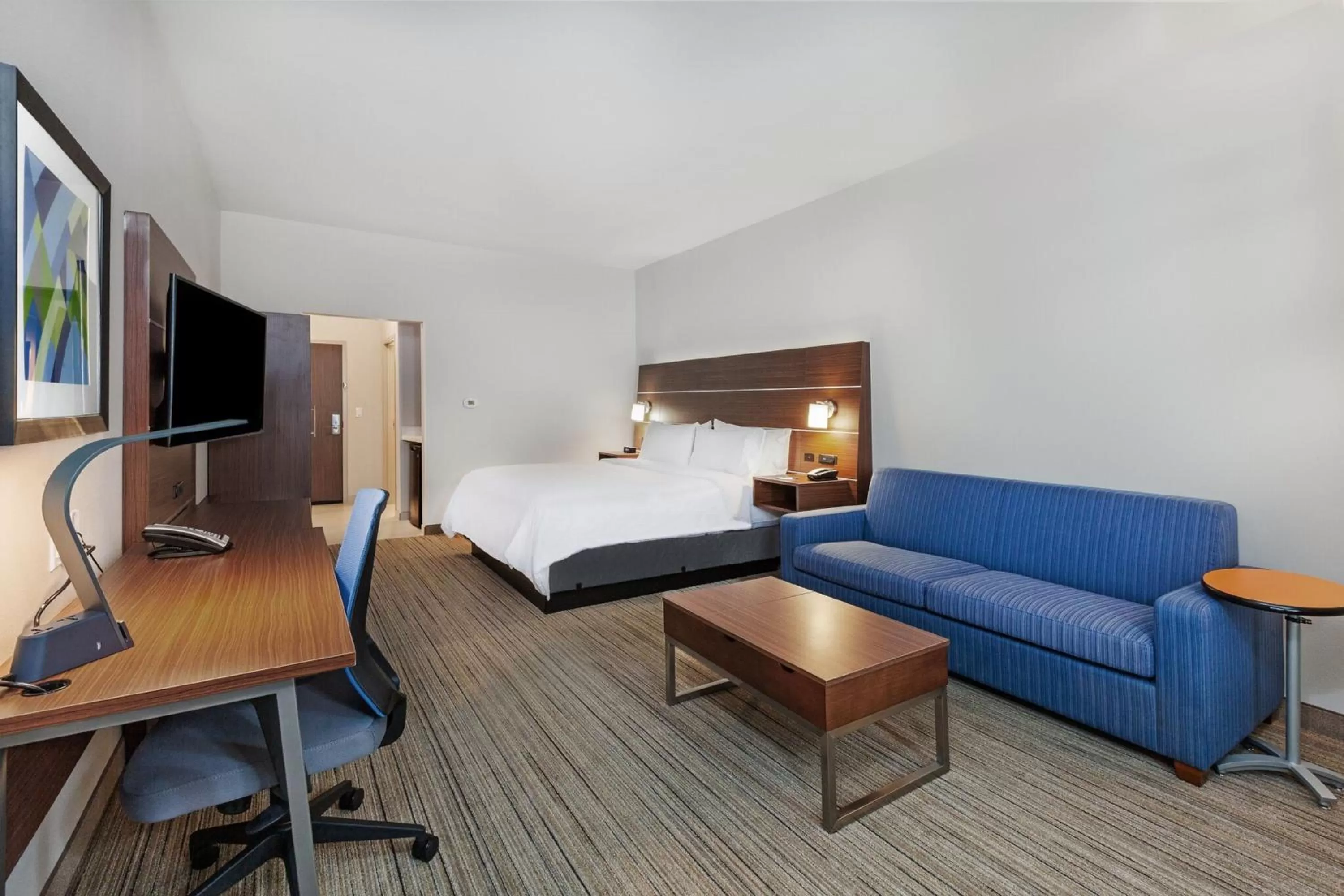 Bedroom, Bed in Holiday Inn Express & Suites - Tulsa Northeast - Owasso by IHG