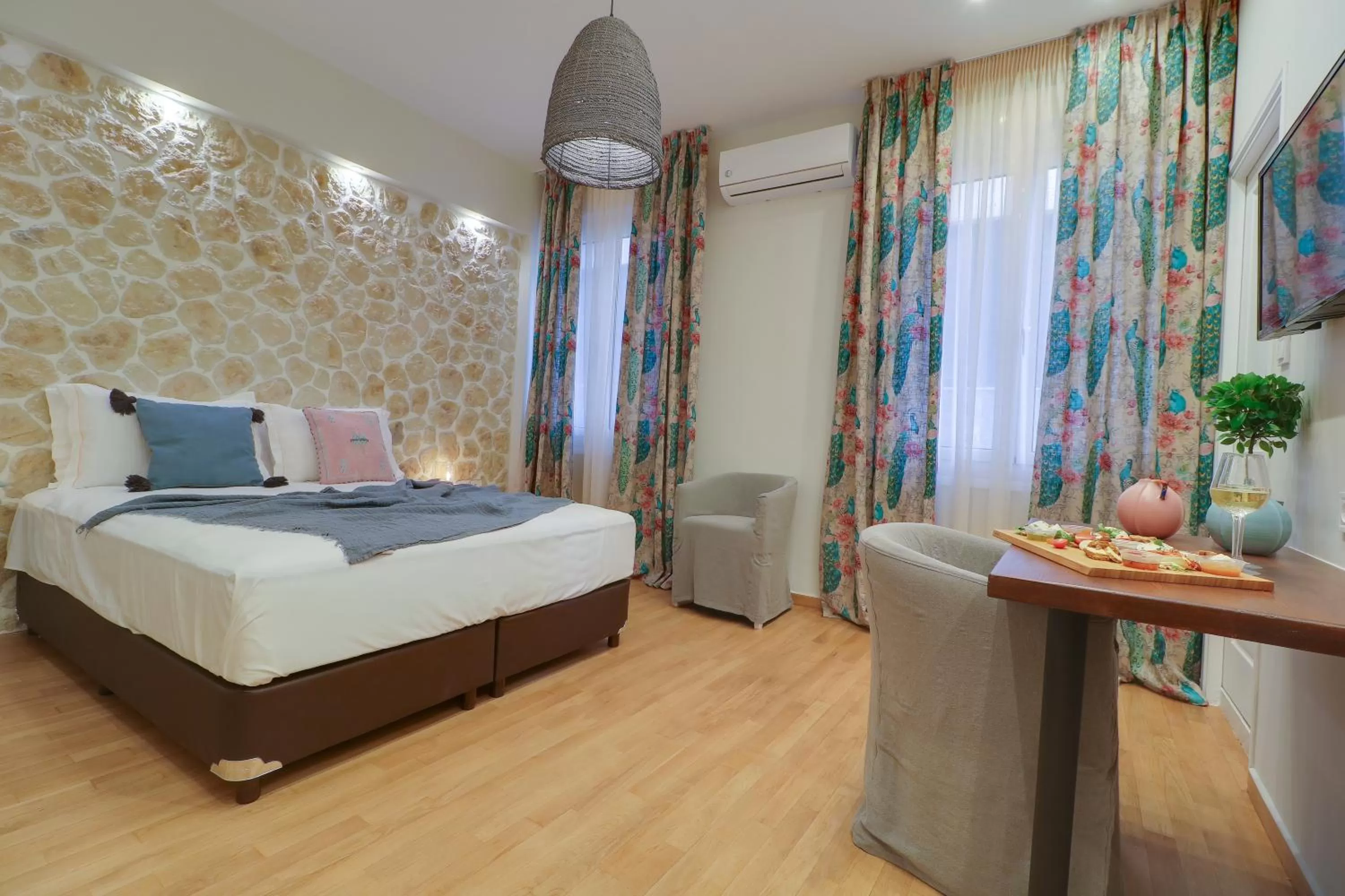 Photo of the whole room, Bed in AthINN Residence