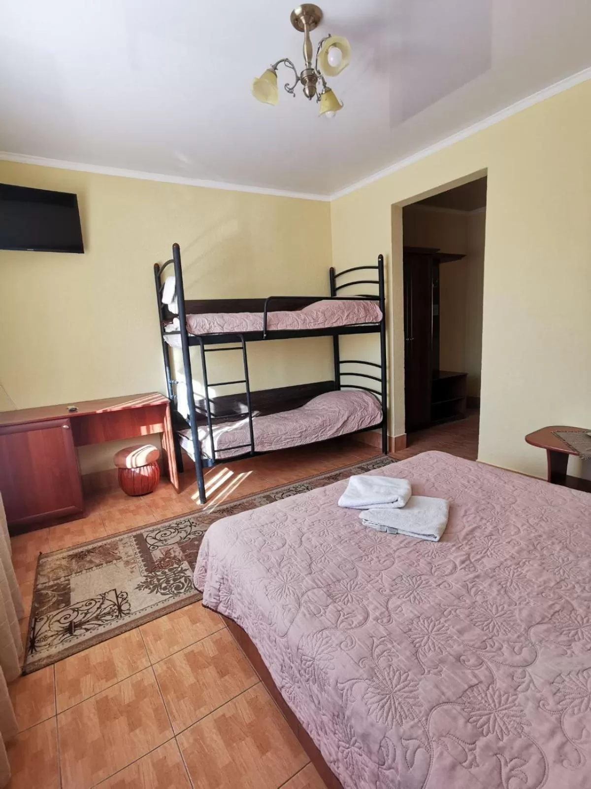 Bunk Bed in Monte-Kristo Hotel