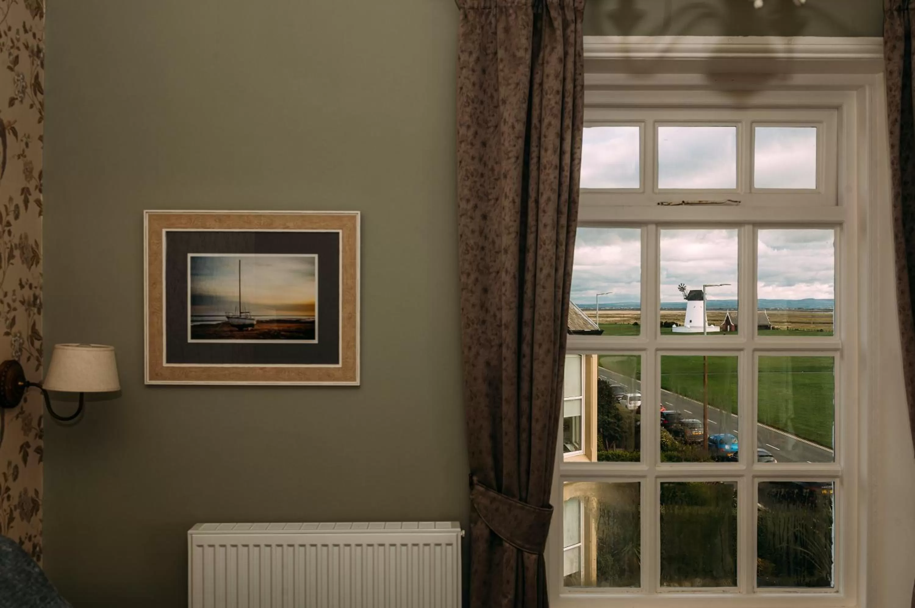 Nearby landmark in The Queens Hotel