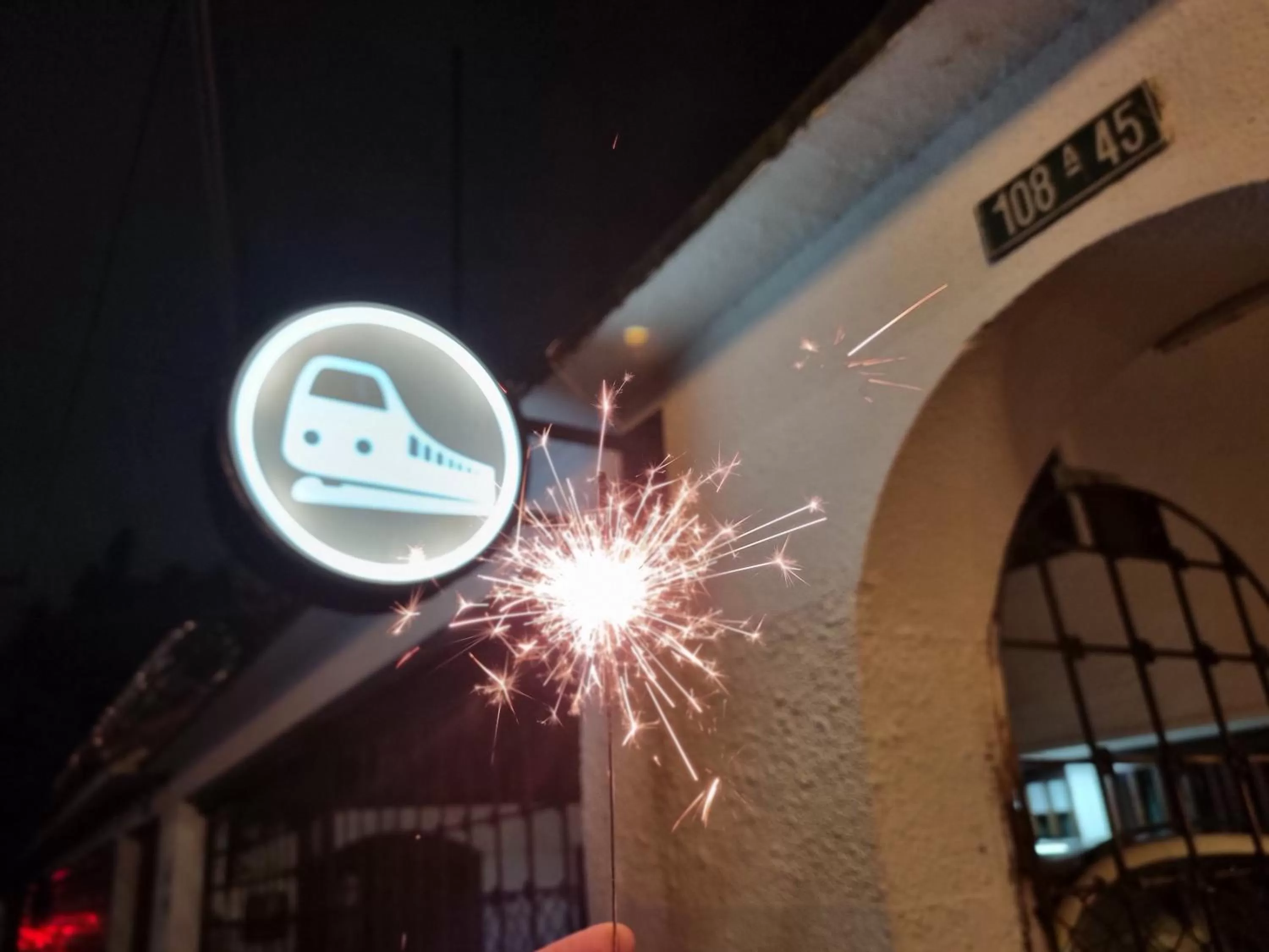 Night in acogedor Hostal usaquen la parada del tren