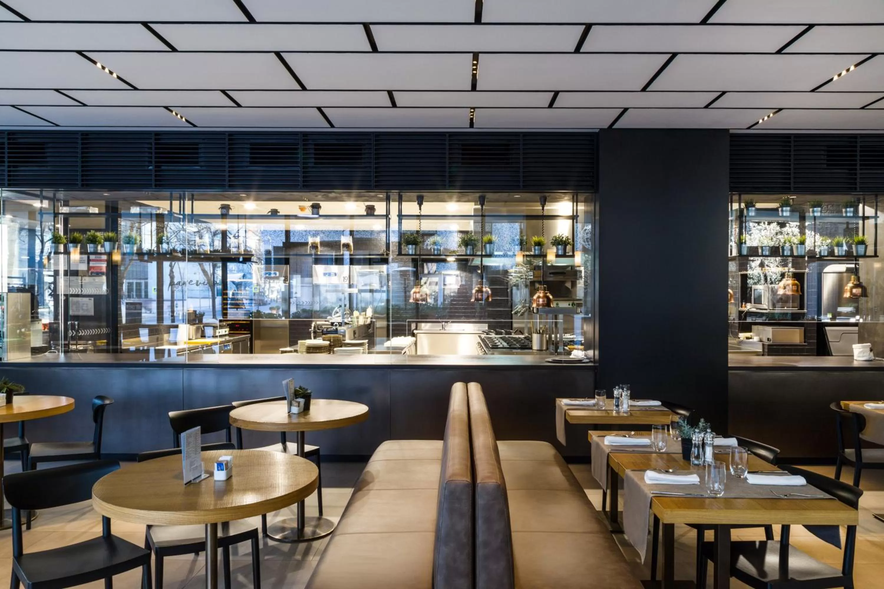 Restaurant/places to eat in Maritim Hotel Plaza Tirana