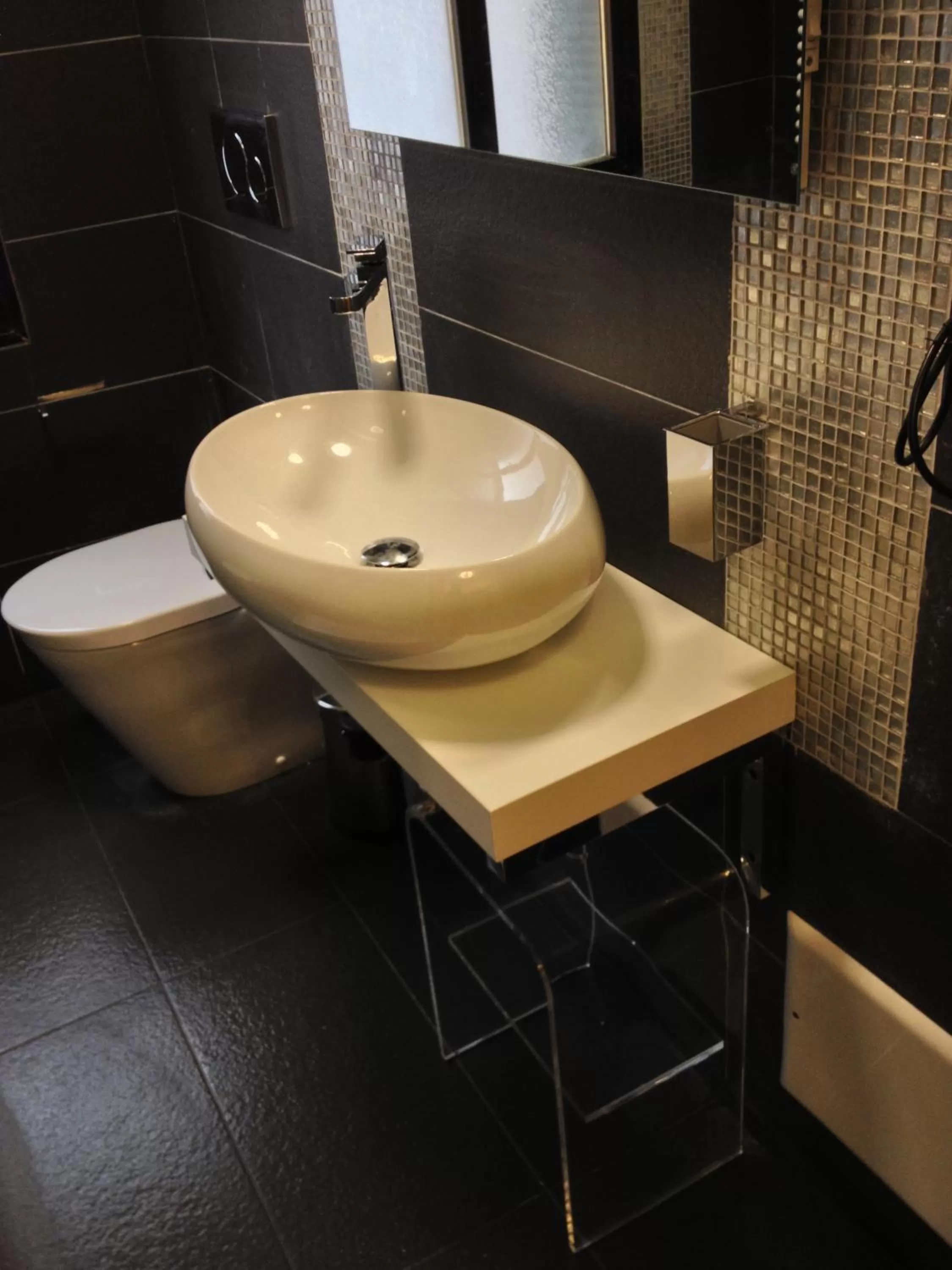 Bathroom in Albergo Marin