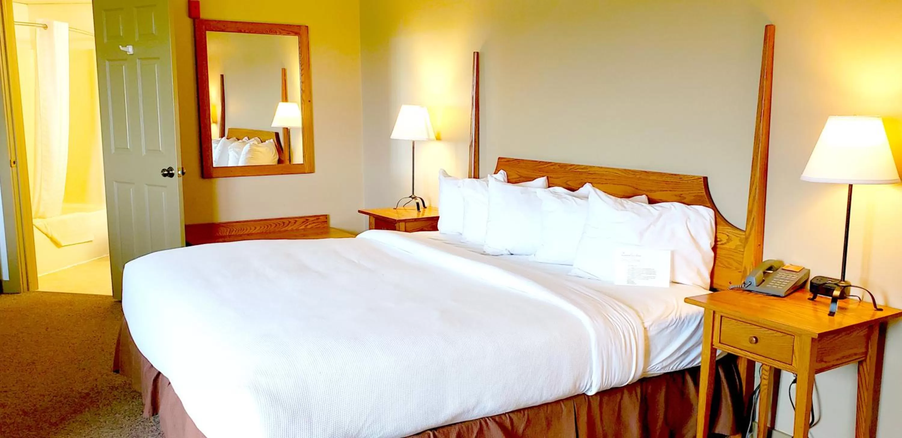 Photo of the whole room, Bed in Berlin Heritage Inn