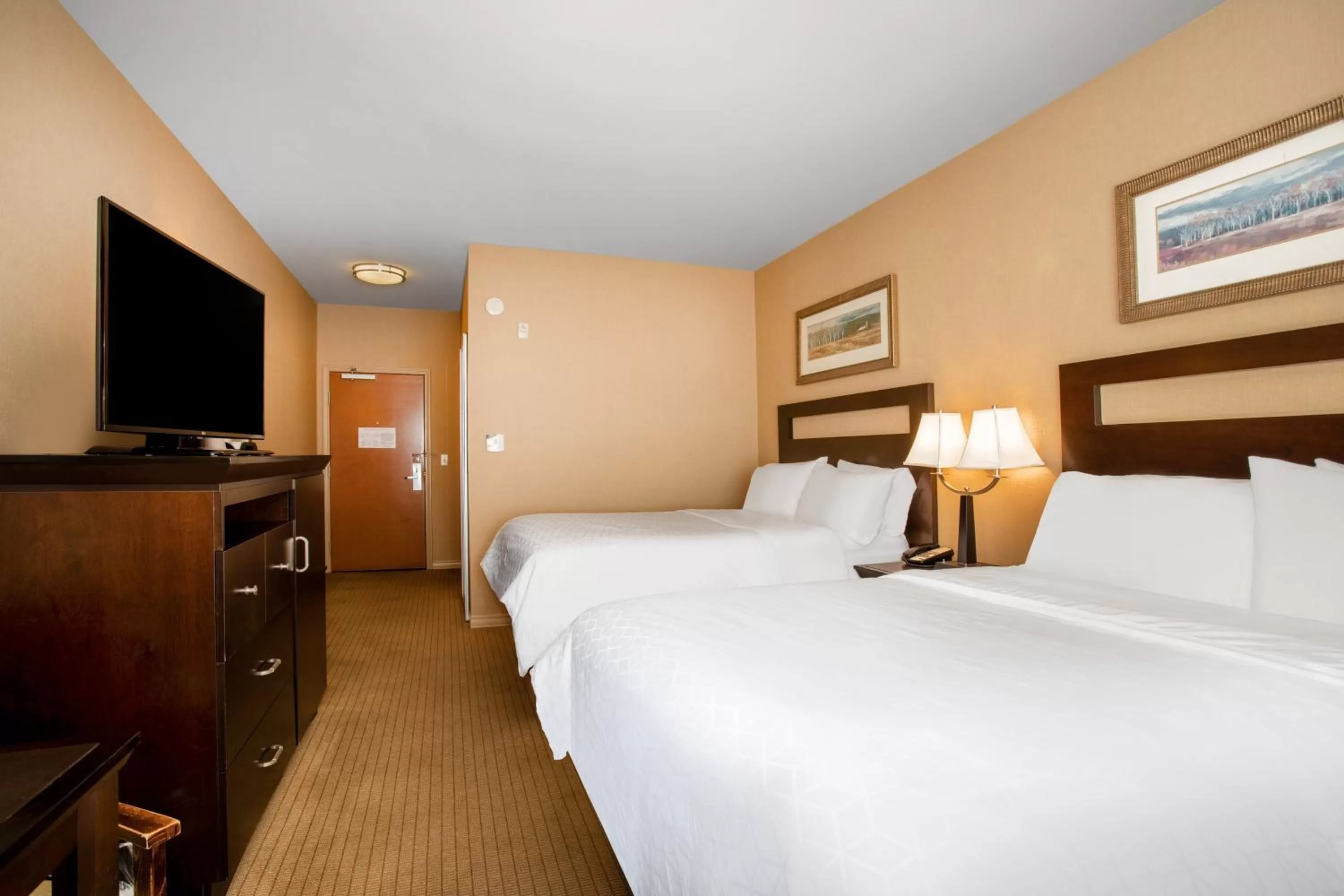 Photo of the whole room, Bed in Holiday Inn Laramie by IHG