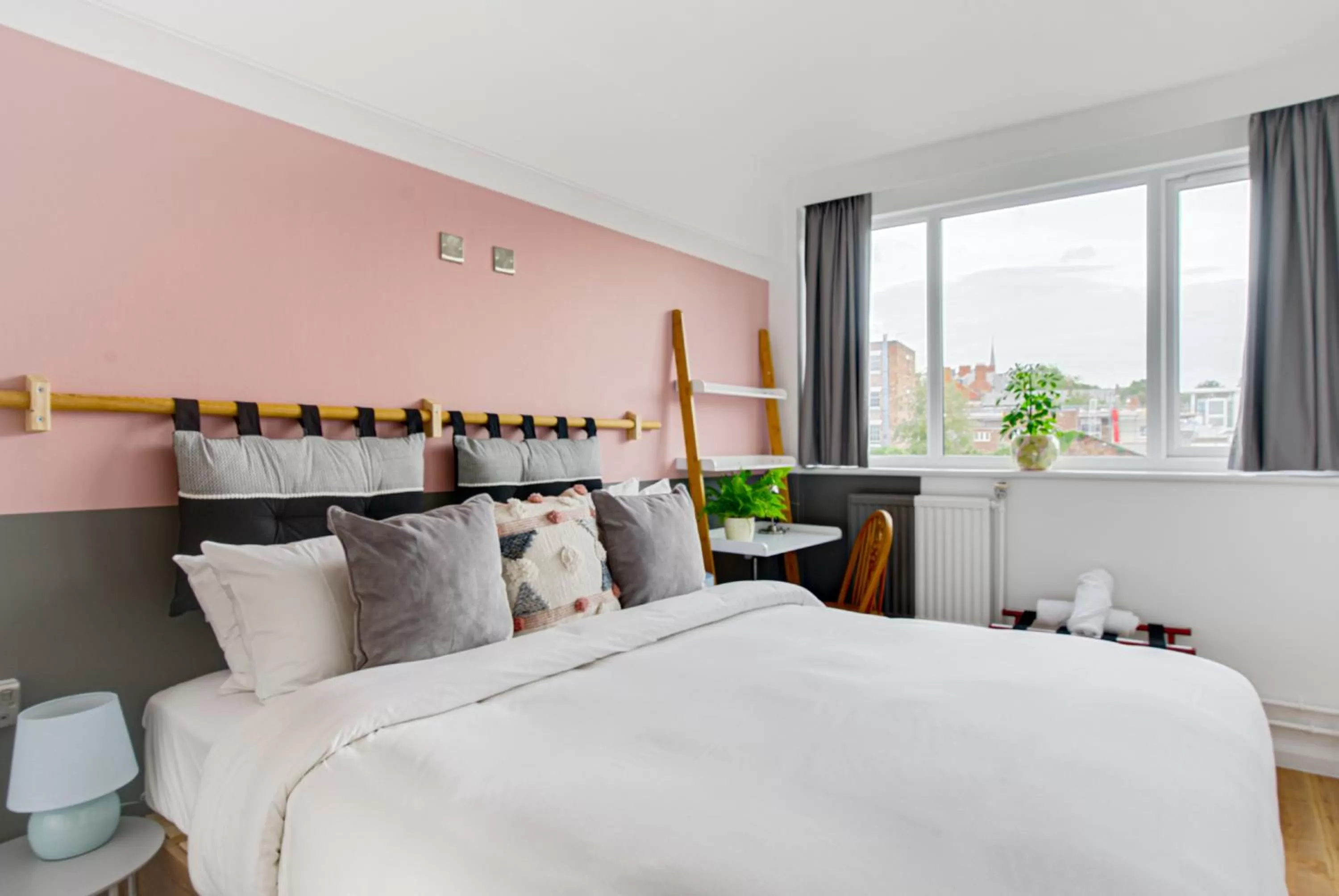 Photo of the whole room, Bed in Selina Liverpool