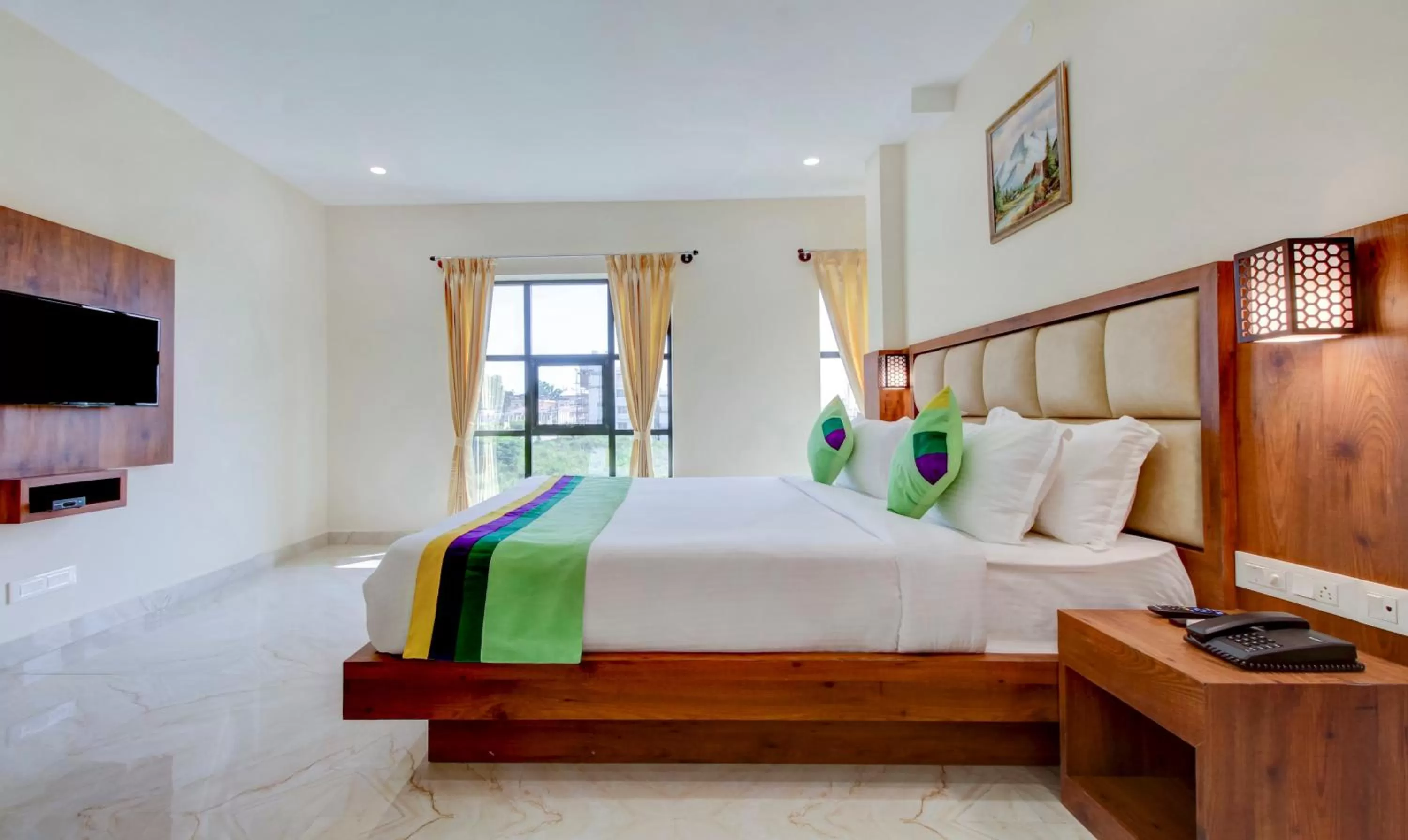 Bedroom, Bed in Treebo The Meridian, 10 Mins To Mahatma Gandhi Park