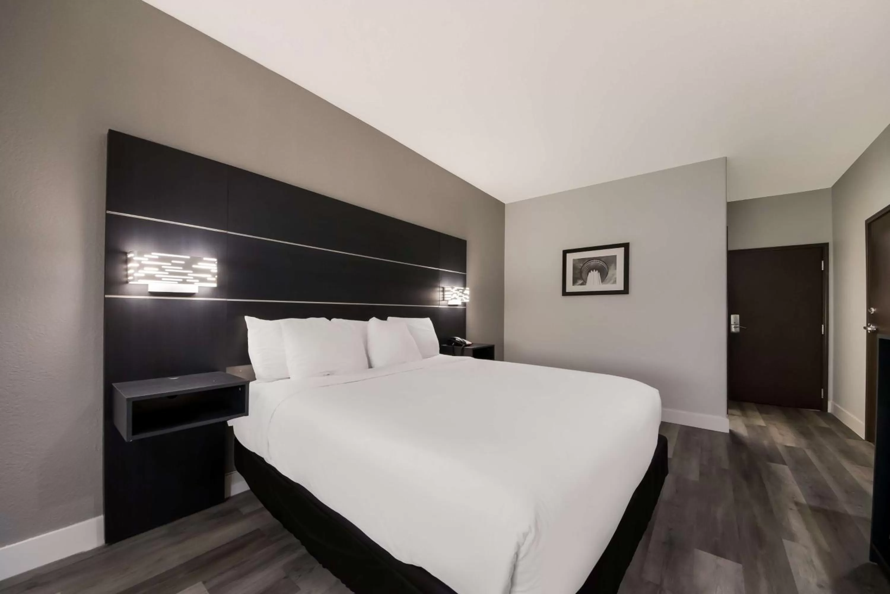 Bedroom, Bed in Best Western SeaWorld San Antonio