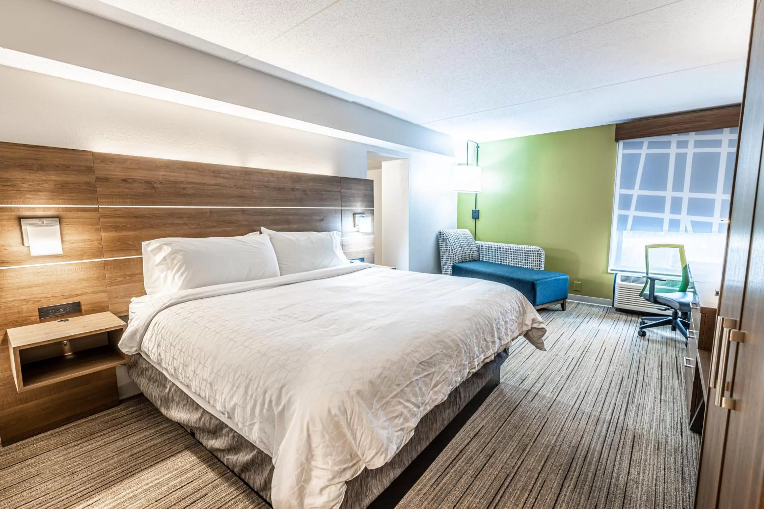 Photo of the whole room, Bed in Holiday Inn Express Indianapolis South by IHG