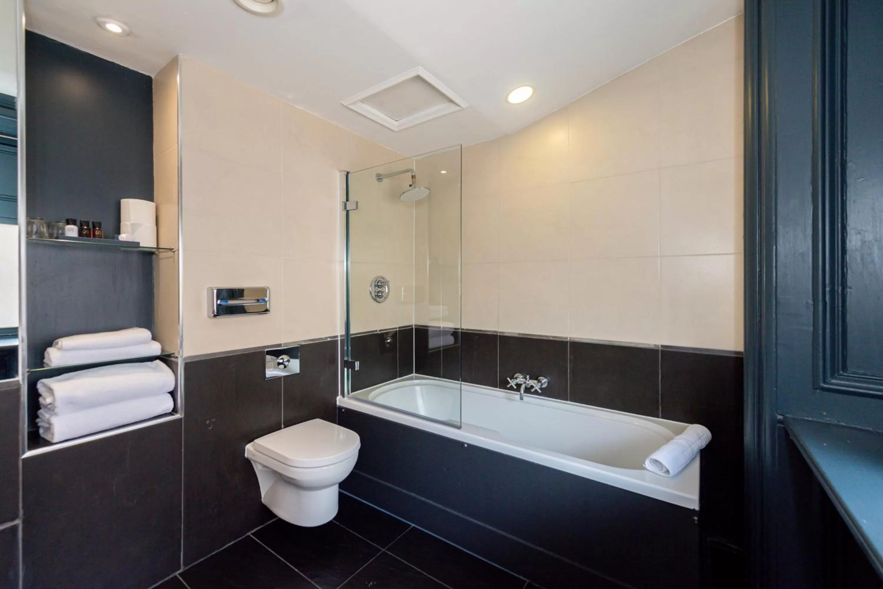 62 Castle Street Hotel