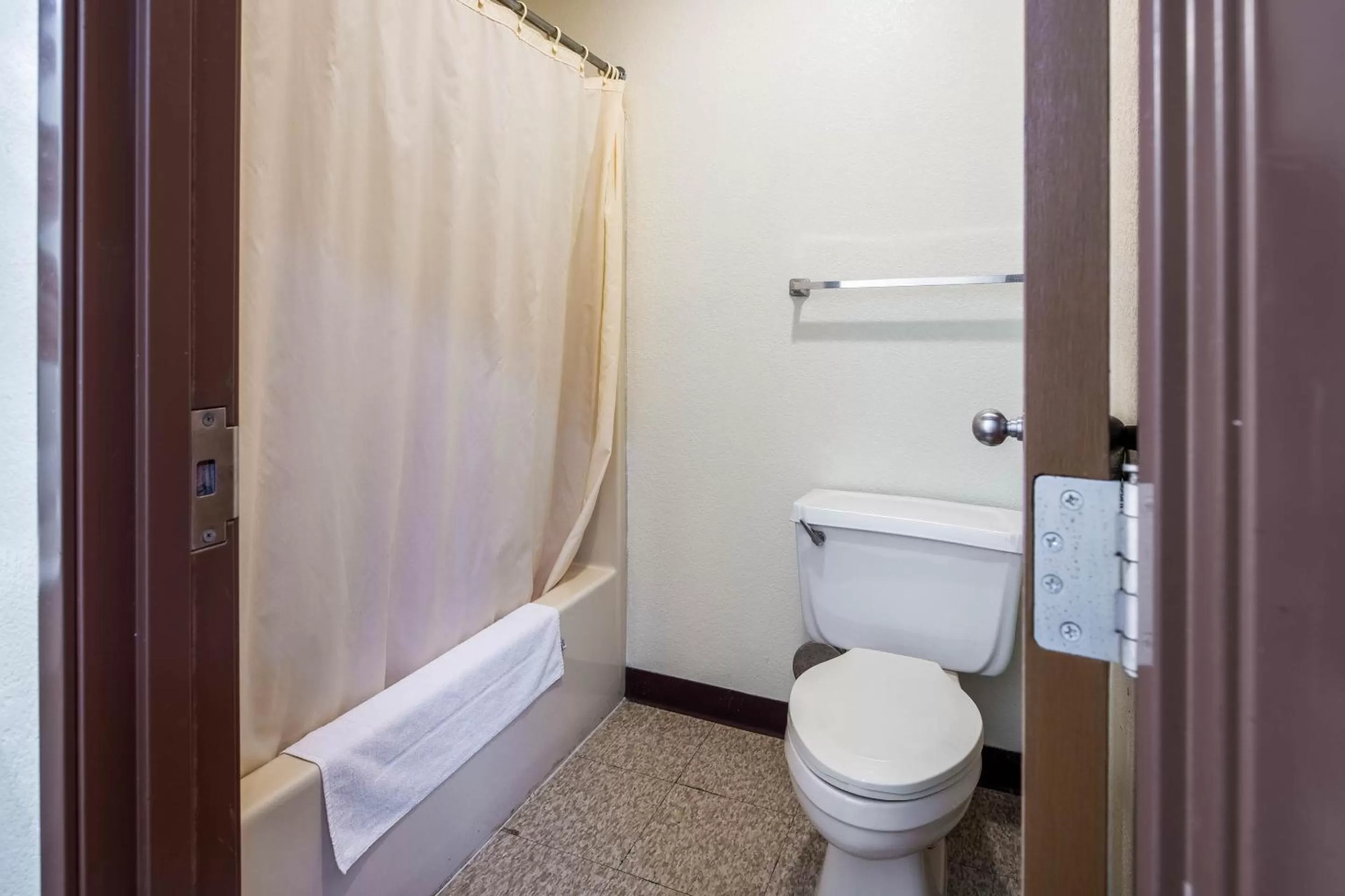 Bathroom in OYO Hotel Chesaning Route 52 & Hwy 57