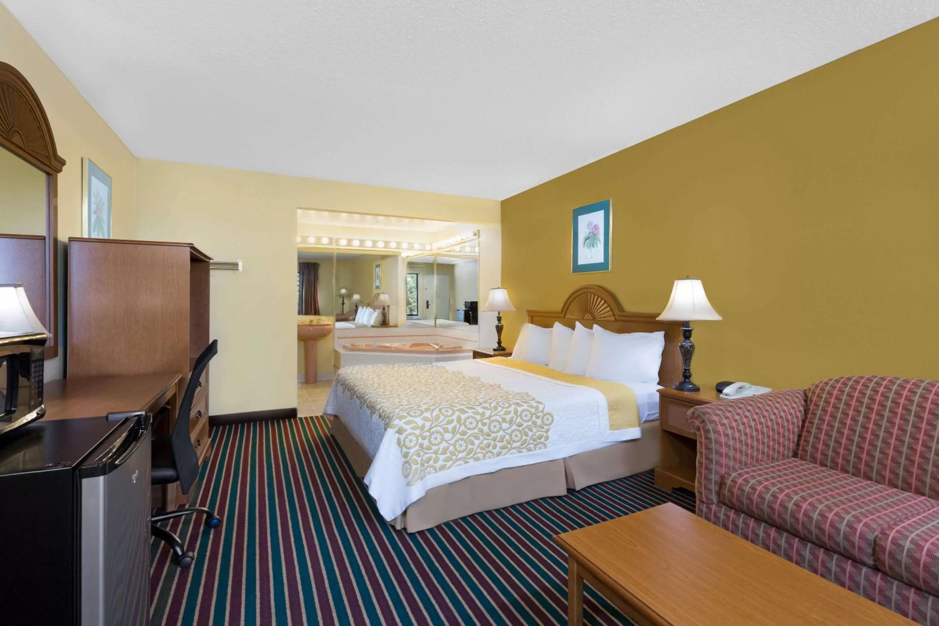 Photo of the whole room, Bed in Days Inn by Wyndham Biscoe