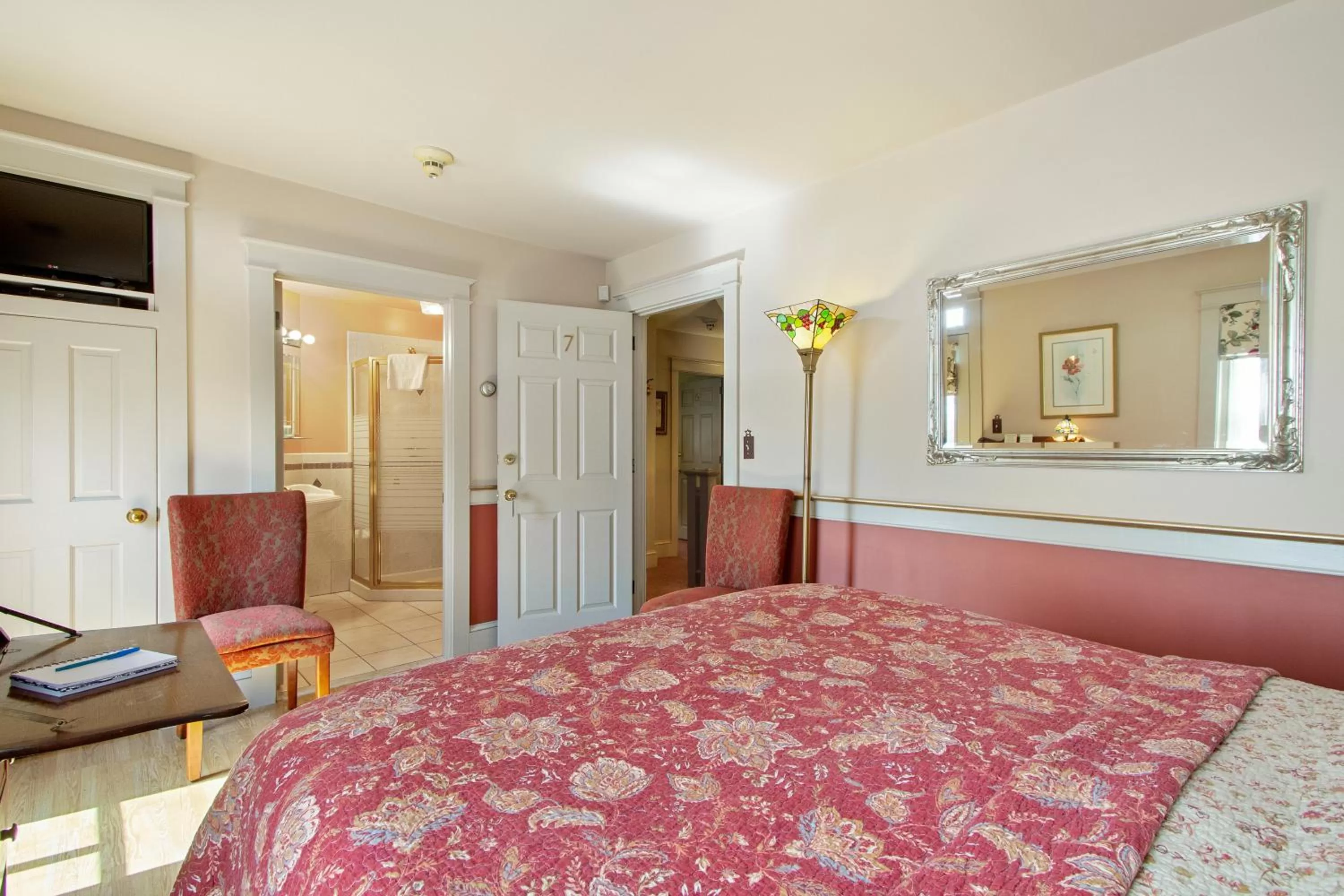 Bedroom, Bed in After Eight Bed and Breakfast