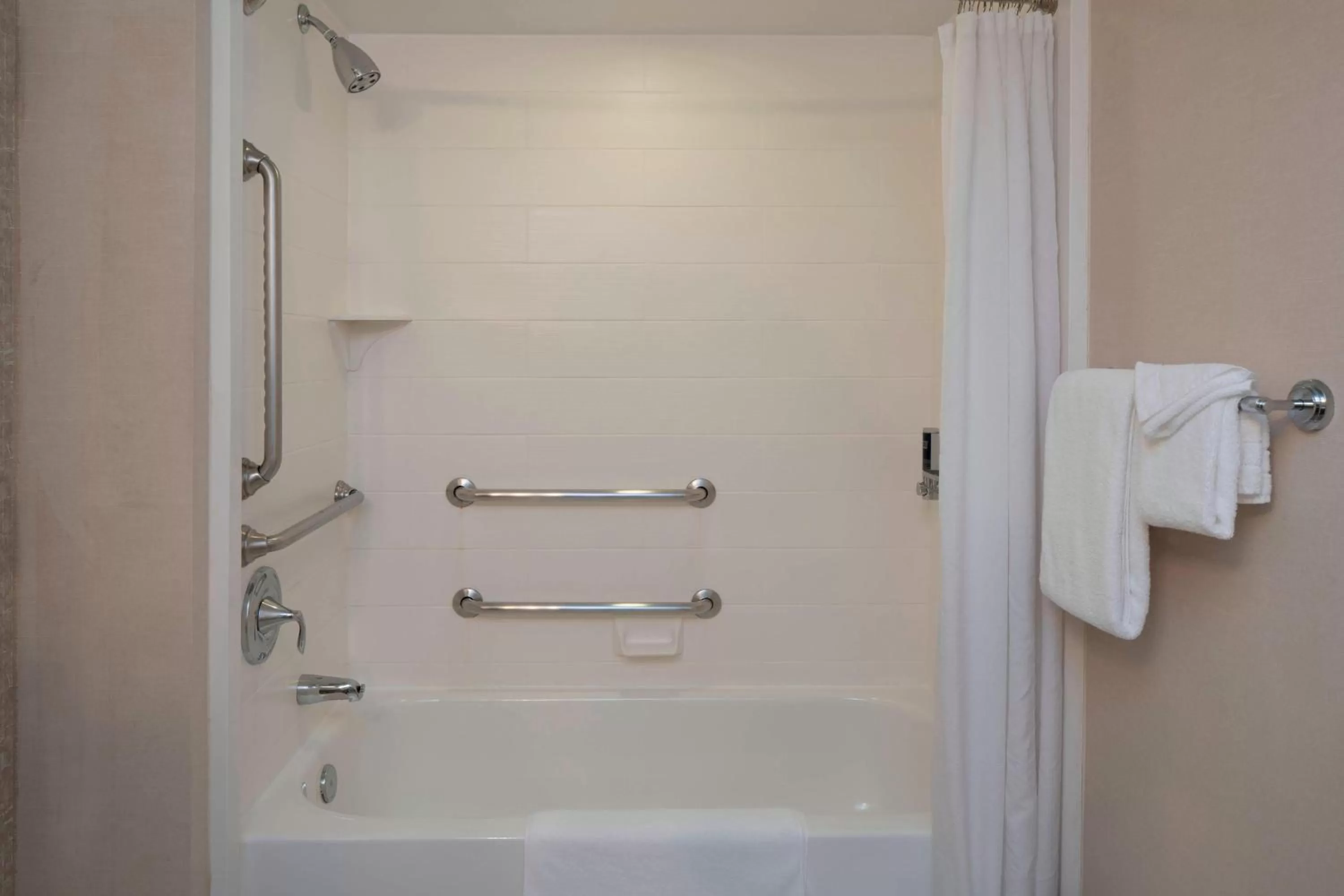 Standard King Room in Sheraton Nashville Brentwood