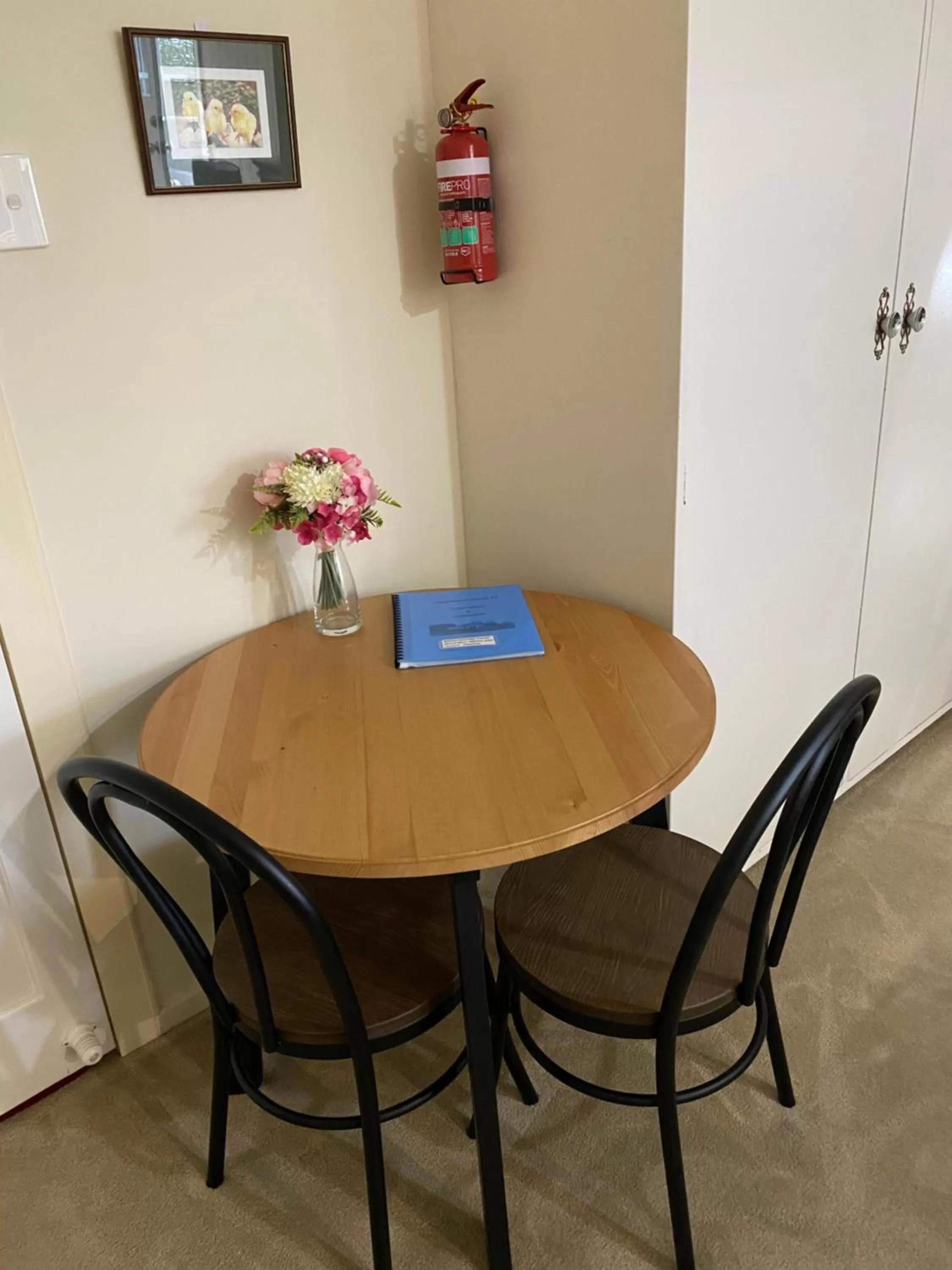 Dining area in Hideaway on Hume #3