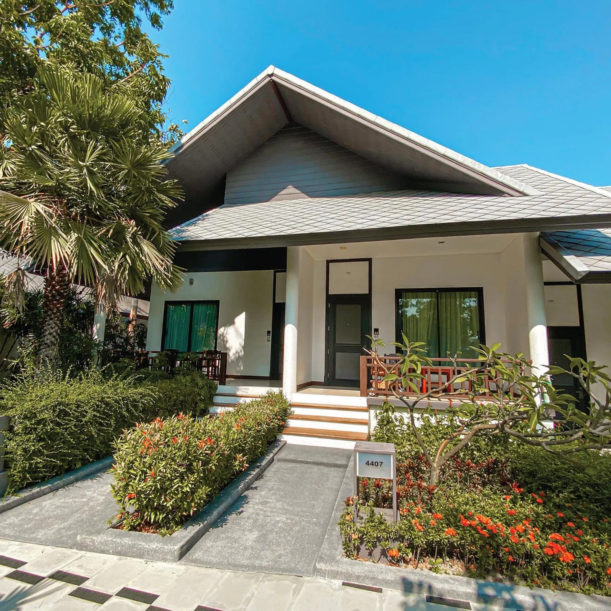 Pets in Long Beach Garden Hotel & Pavilions