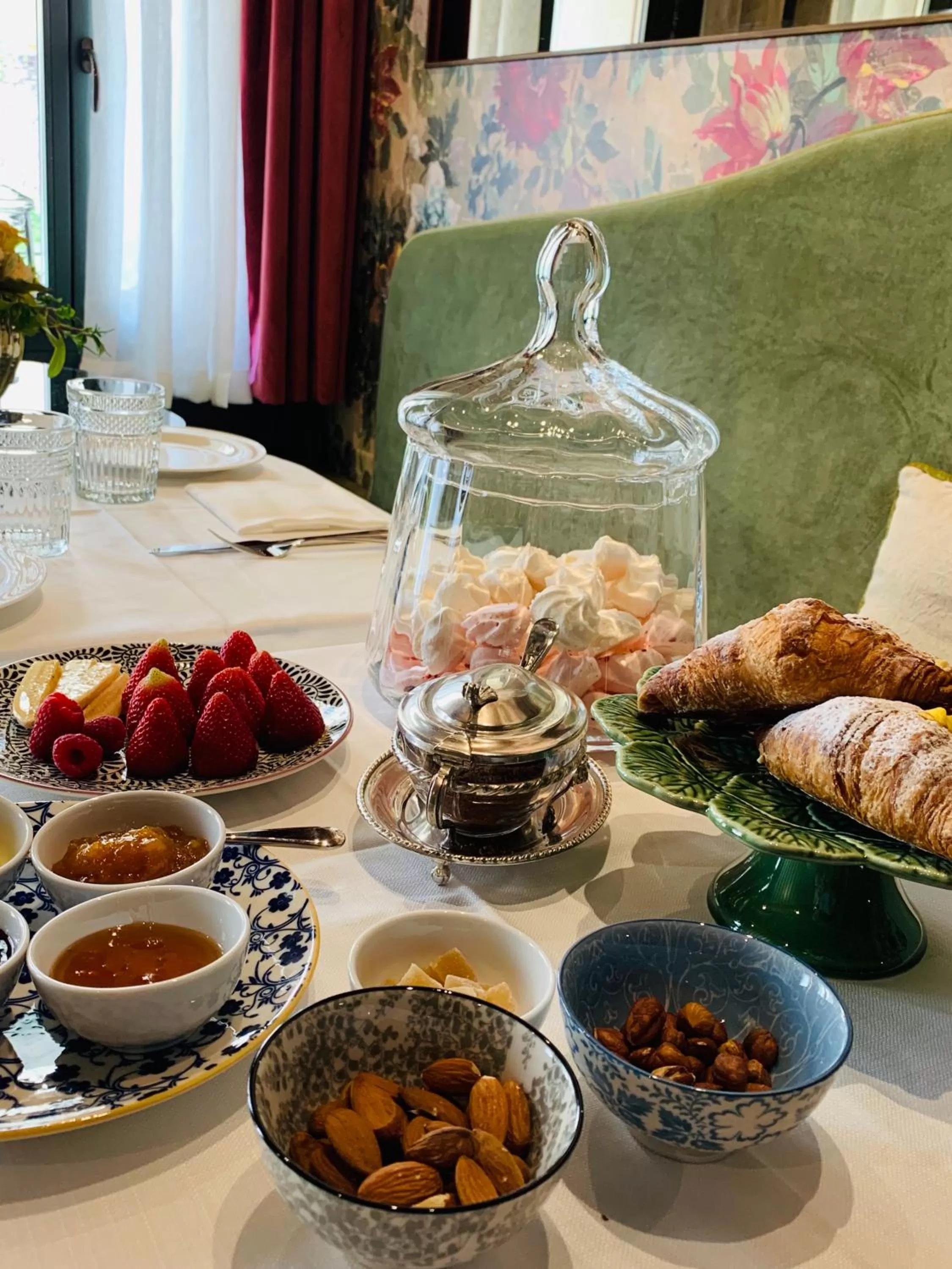 Breakfast in Madama Garden Retreat