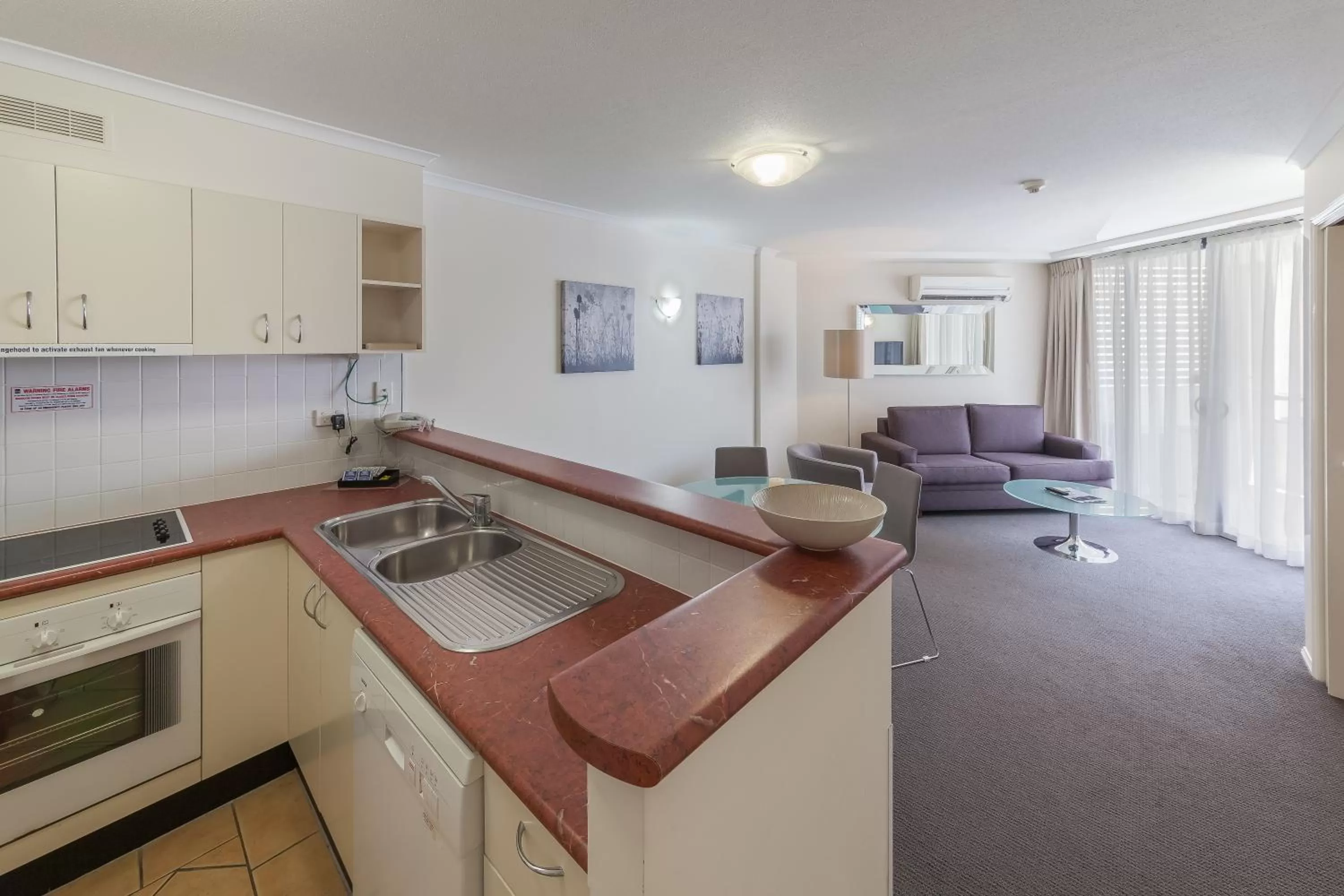 Kitchen or kitchenette in West End Central Apartments