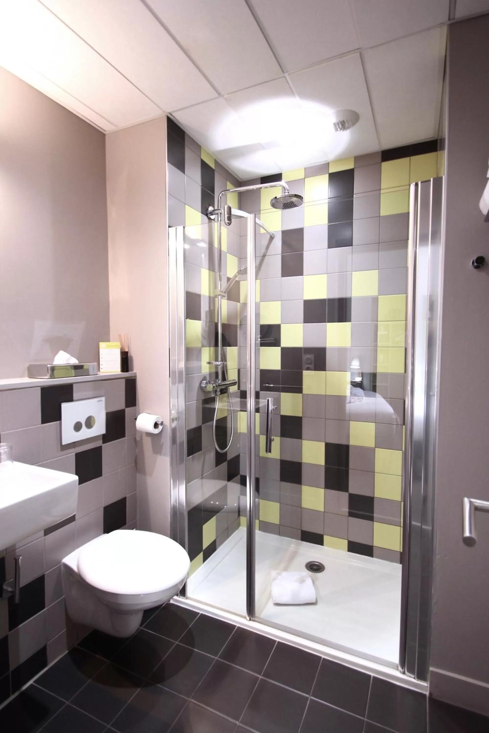 Shower in Hôtel de Tourny - Boutique Hôtel Bordeaux Centre